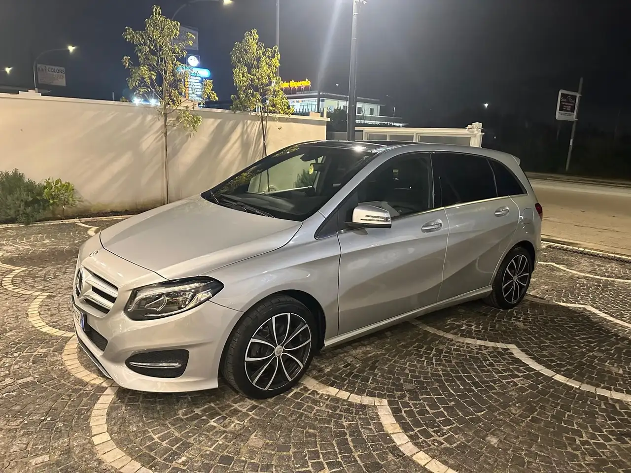 Mercedes-Benz B 180