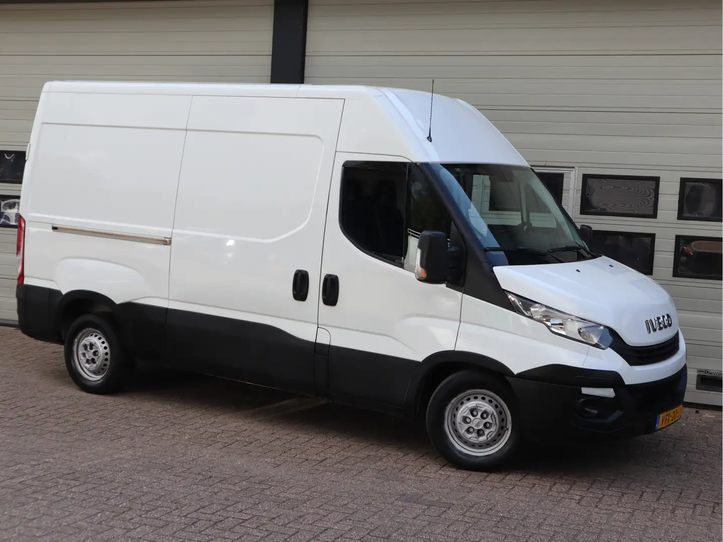 Iveco Daily 35S14 136pk Euro 6 - L2H2 - Trekhaak - Cruise - Ai Blanc - 2