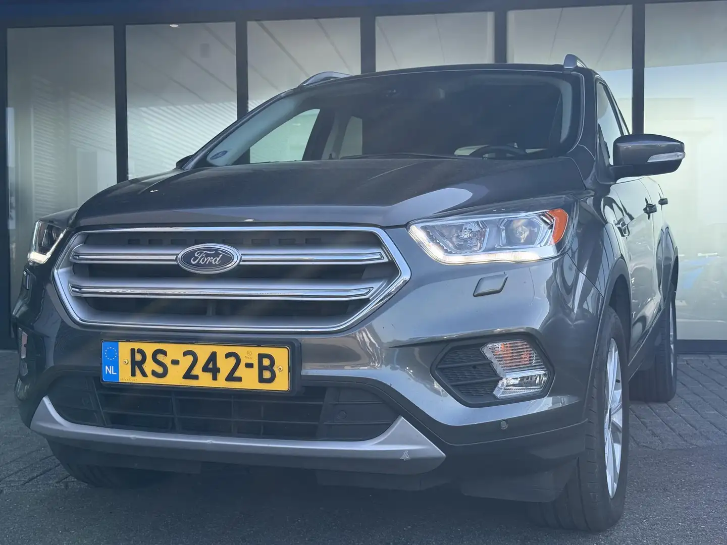 Ford Kuga 1.5 EcoBoost Titanium | Nieuw Binnen | Automaat | Gris - 2