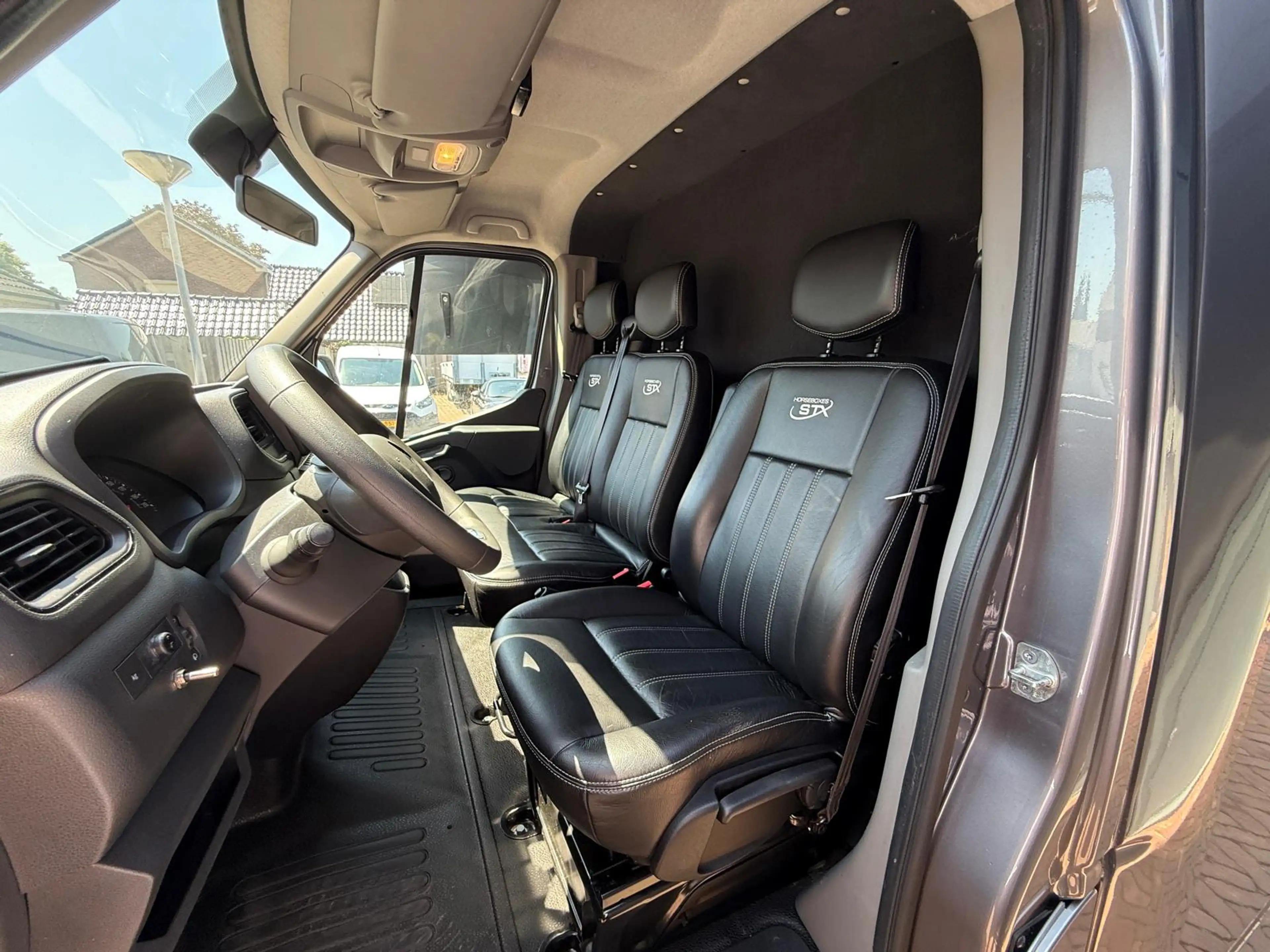 Renault Master STX S3 Paardenwagen Automaat Hengsten uitvoering N — photo 8