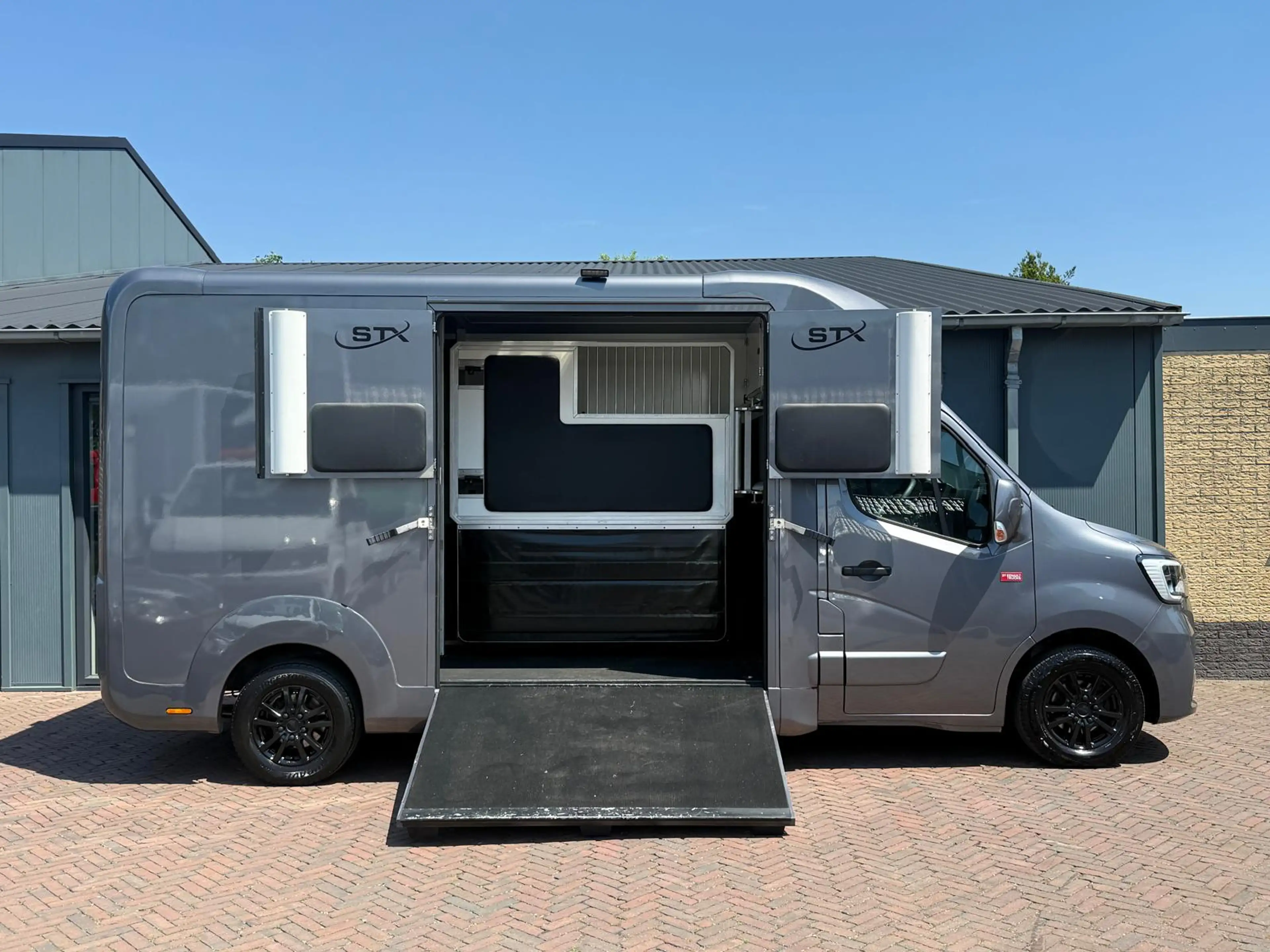 Renault Master STX S3 Paardenwagen Automaat Hengsten uitvoering N — photo 2