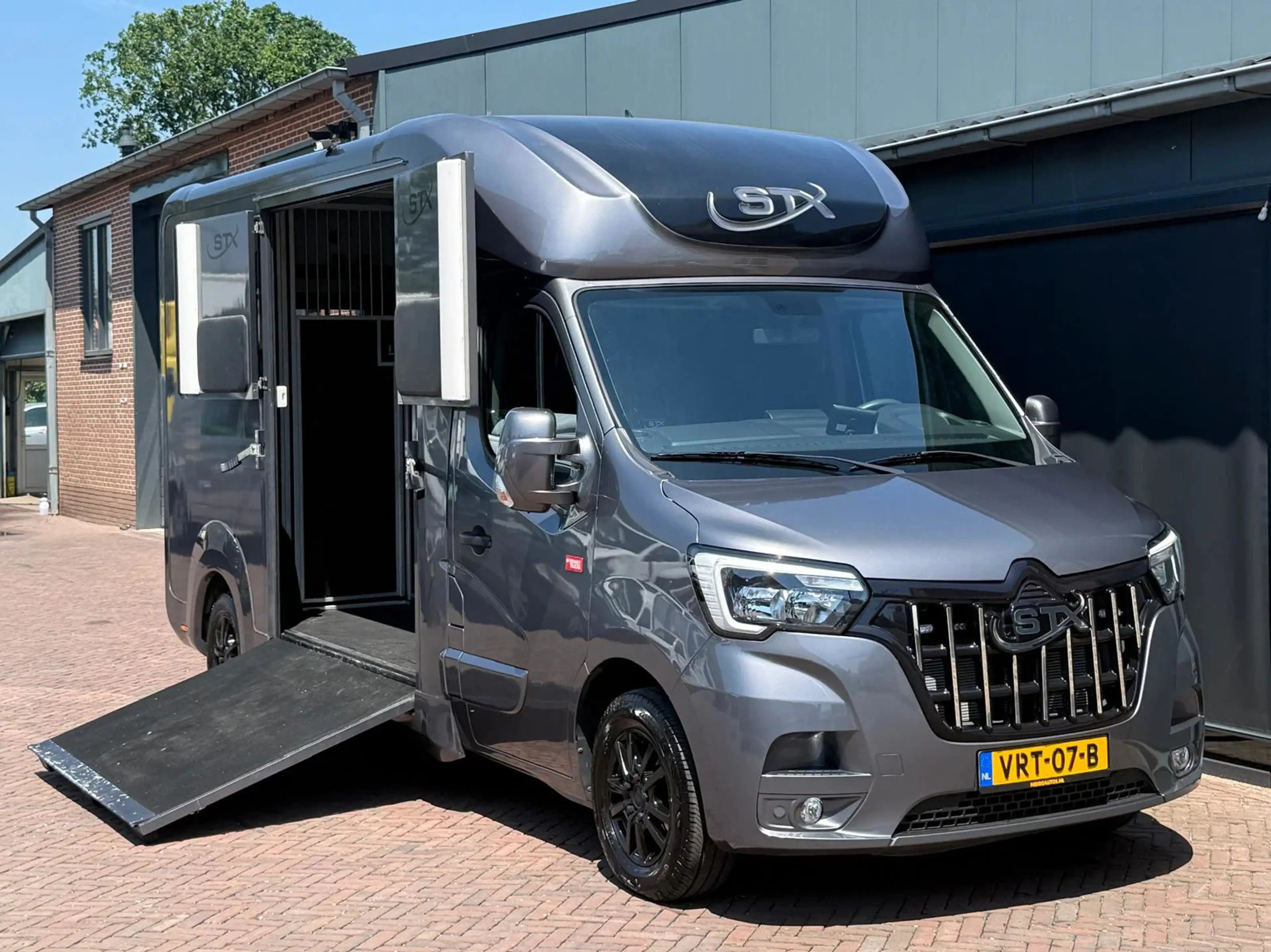 Renault Master STX S3 Paardenwagen Automaat Hengsten uitvoering N