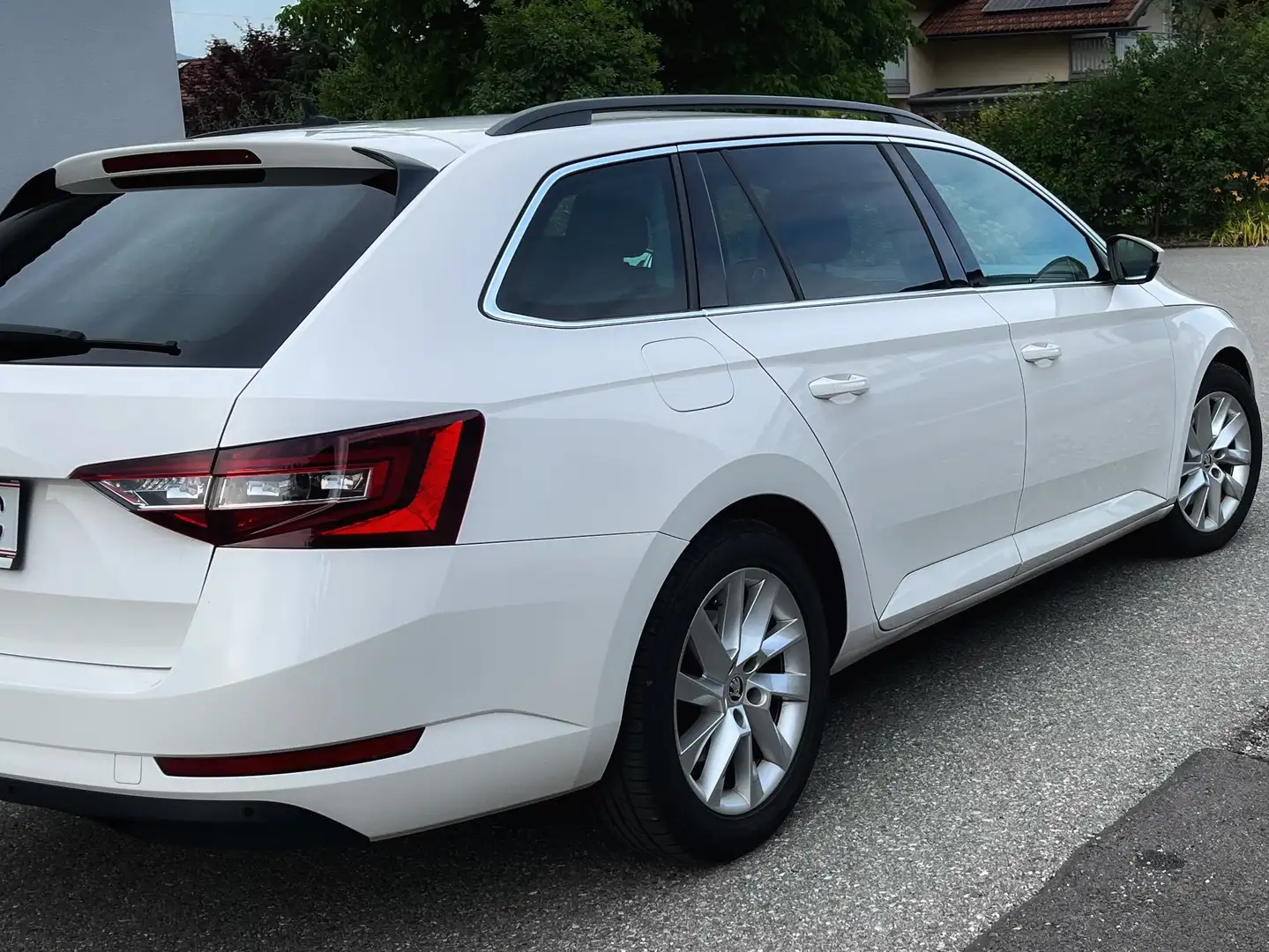 Skoda Superb Superb Kombi 2,0 TDI Style DSG Style Weiß - 2