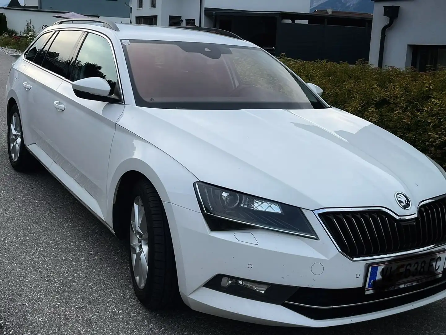 Skoda Superb Superb Kombi 2,0 TDI Style DSG Style Weiß - 1