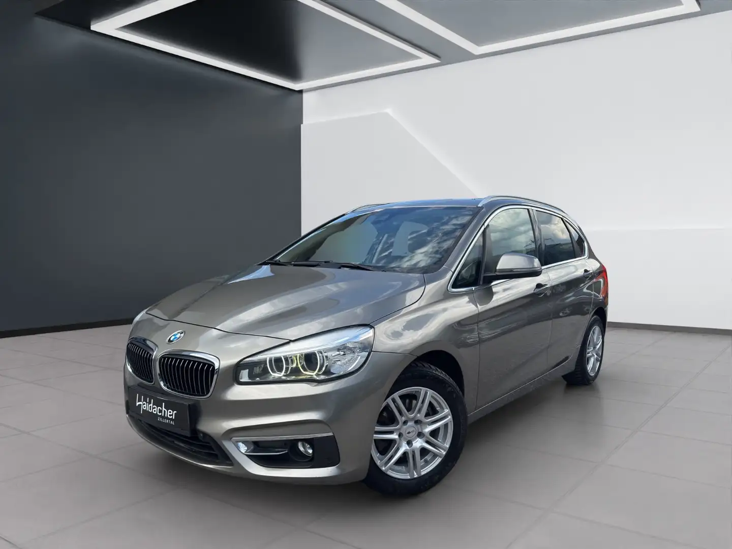 BMW 218 d AUT Grau - 2