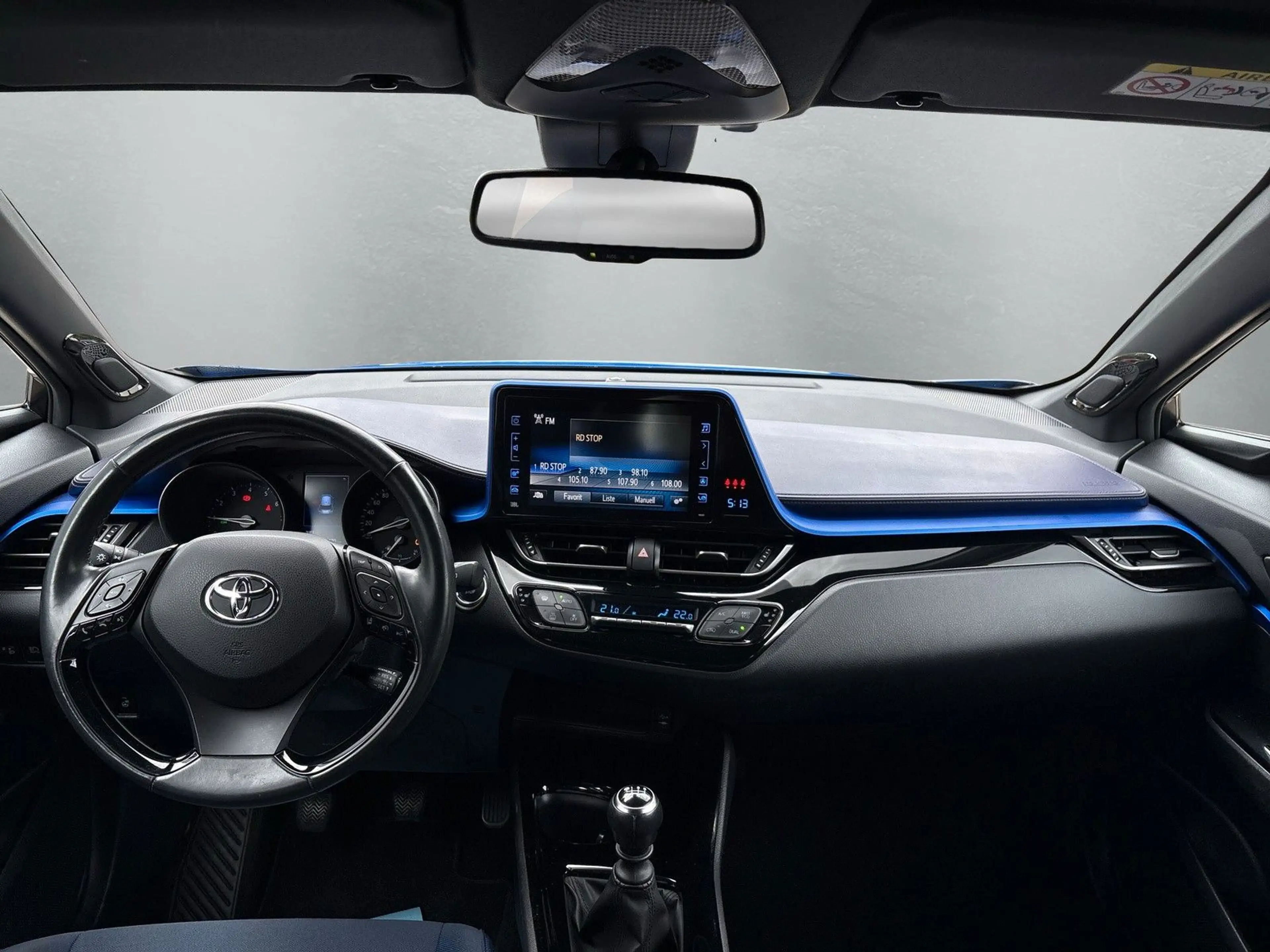 Toyota C-HR Style Selection+WR — photo 10