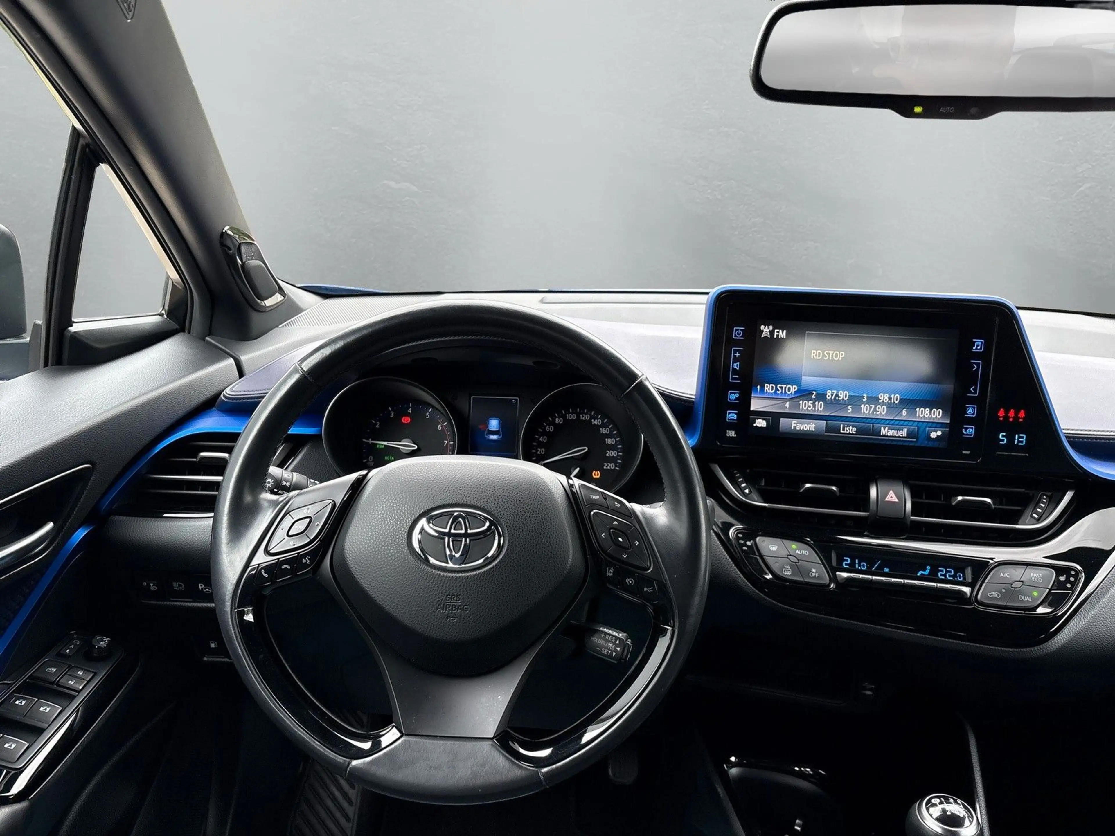 Toyota C-HR Style Selection+WR — photo 11