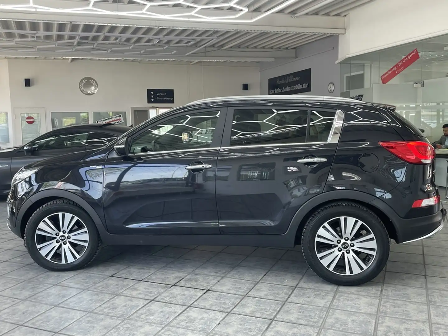 Kia Sportage 2.0 CRDI 4WD Platinum Edition, Leder Černá - 2