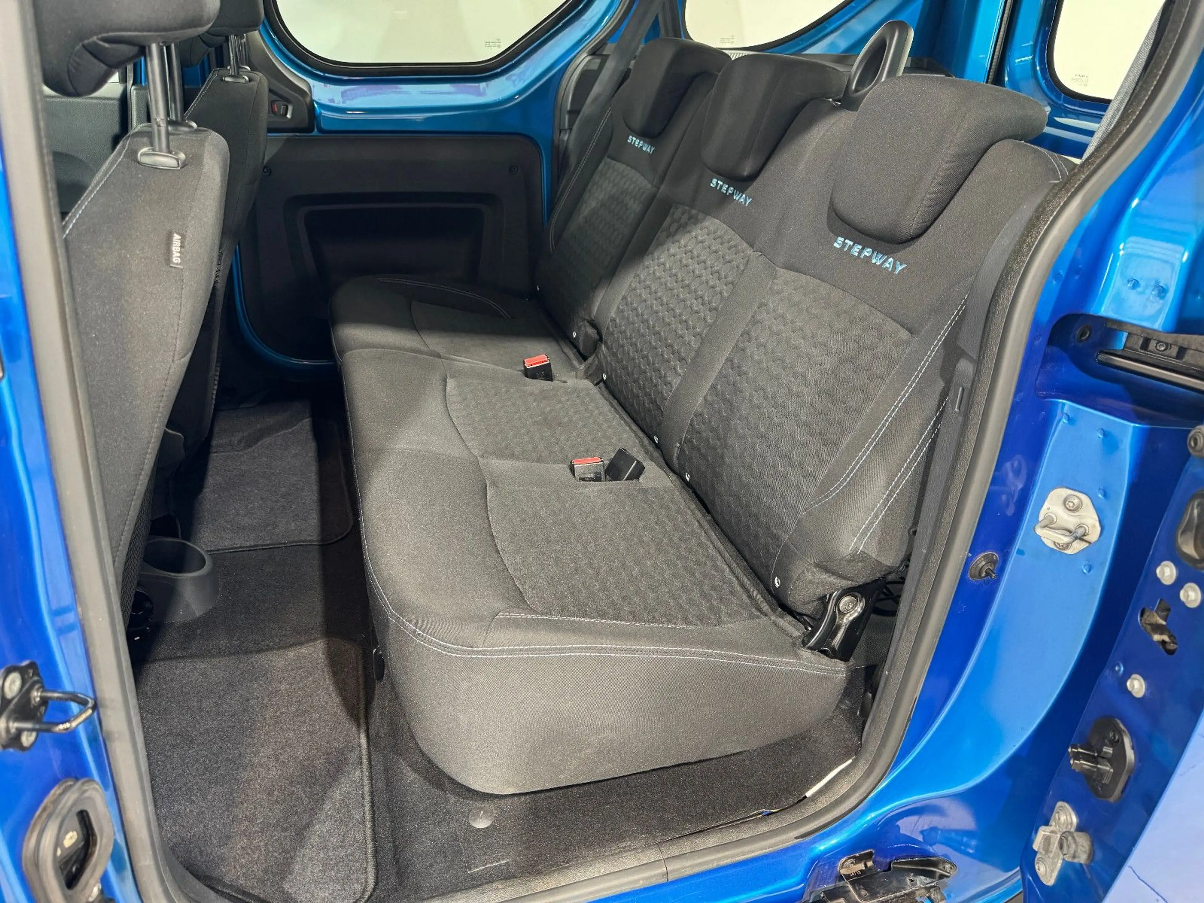Dacia Dokker Stepway*HECKFLÜGEL+ALLWETTER+NAVI+1.HAND* — photo 13
