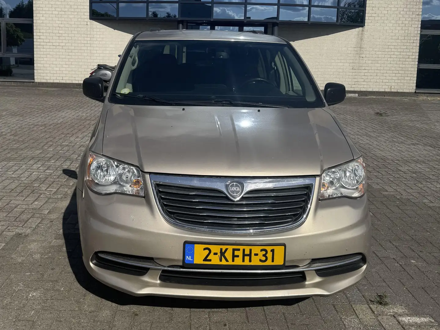 Lancia Voyager Voyager 2.8 Multijet Silver Бронзовий - 2