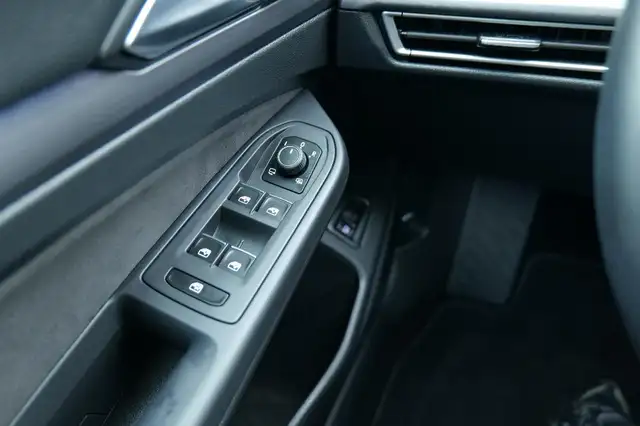 Volkswagen Golf view 9