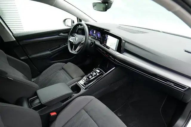 Volkswagen Golf view 3