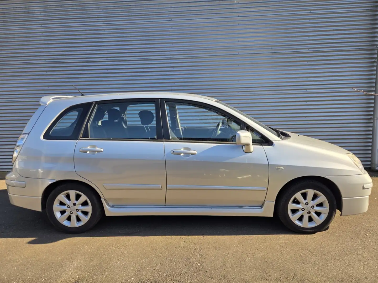 Suzuki Liana 1.6 Exclusive Grau - 1