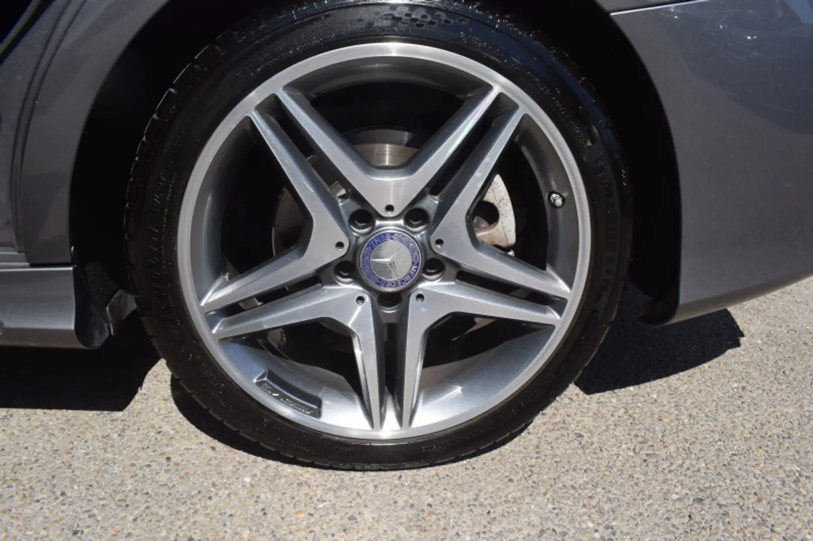 Mercedes-Benz CLA 200 200 D FASCINATION 7G-DCT Gris - 2