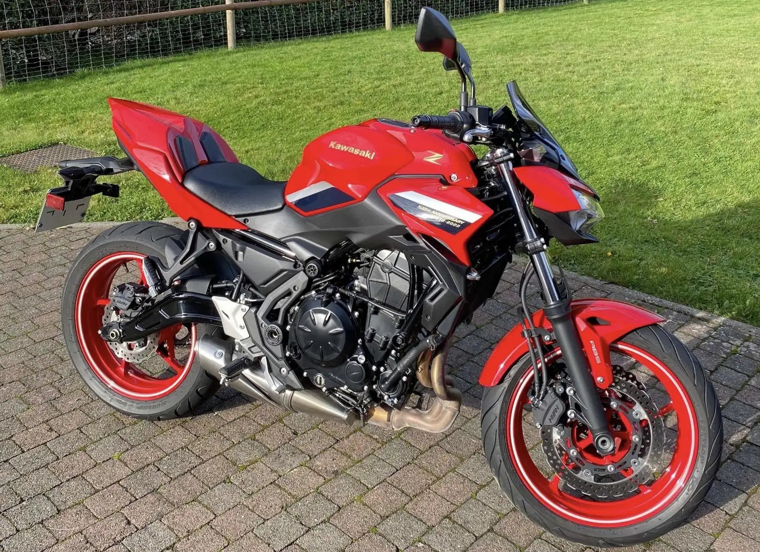 Kawasaki Z 650 50th anniversaire, Bridable en A2 - 1