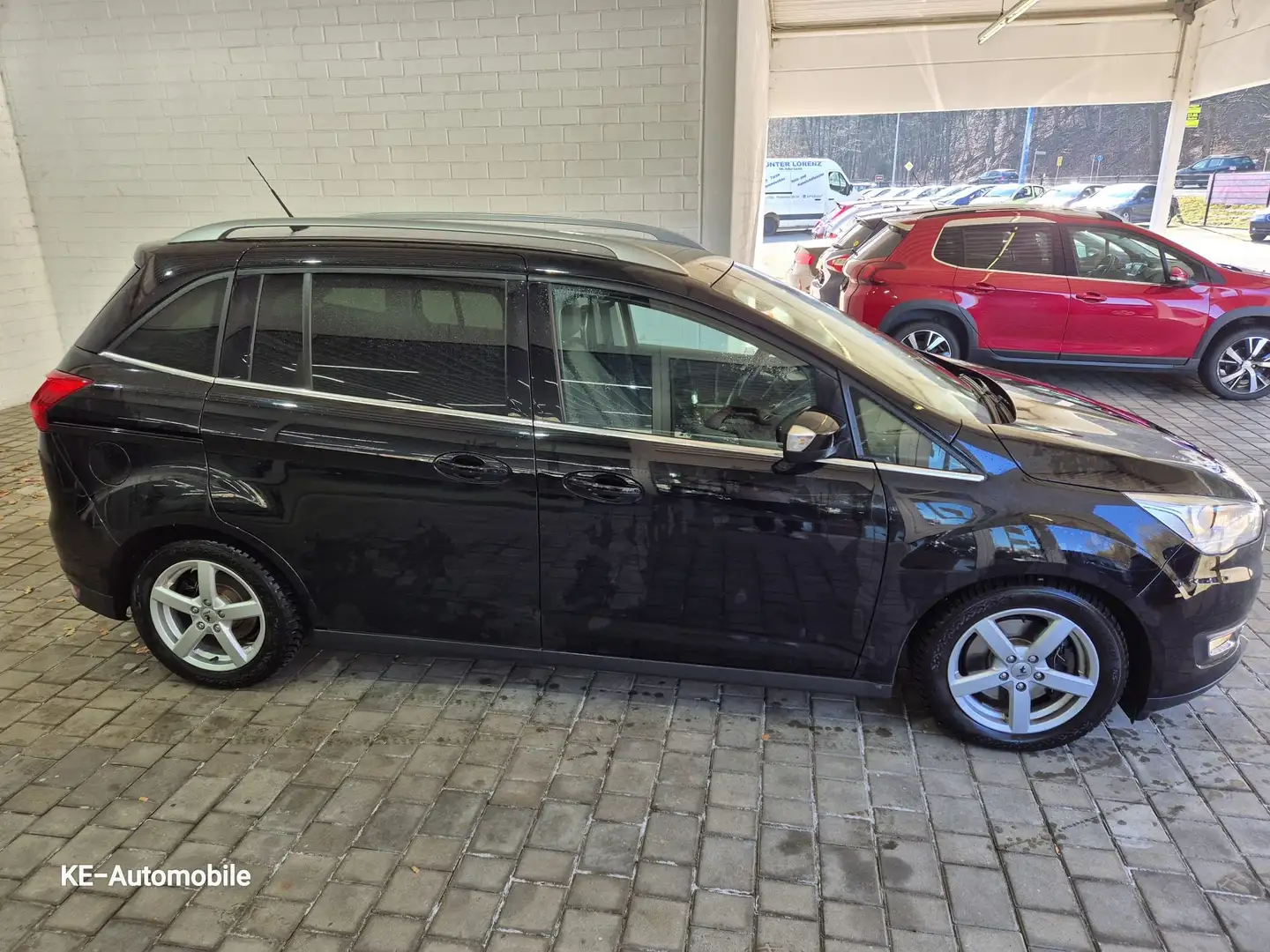 Ford C-Max 1.5 TDCi Start-Stop-System Titanium Schwarz - 2