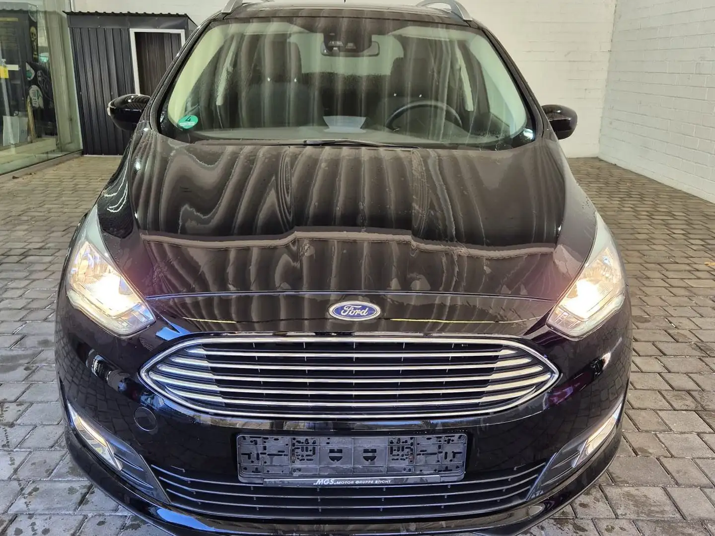 Ford C-Max 1.5 TDCi Start-Stop-System Titanium Schwarz - 1