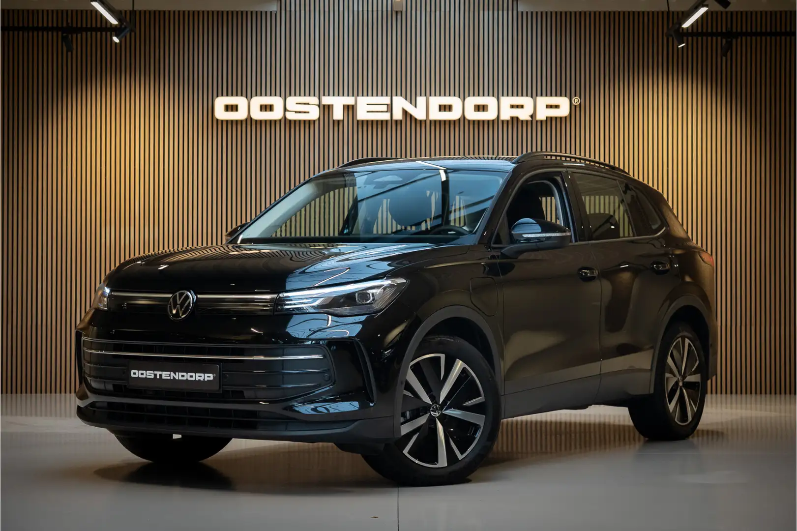 Volkswagen Tiguan 1.5/204pk eHybrid Edition|2025|Trekhaak|Navi|Cruis Zwart - 1