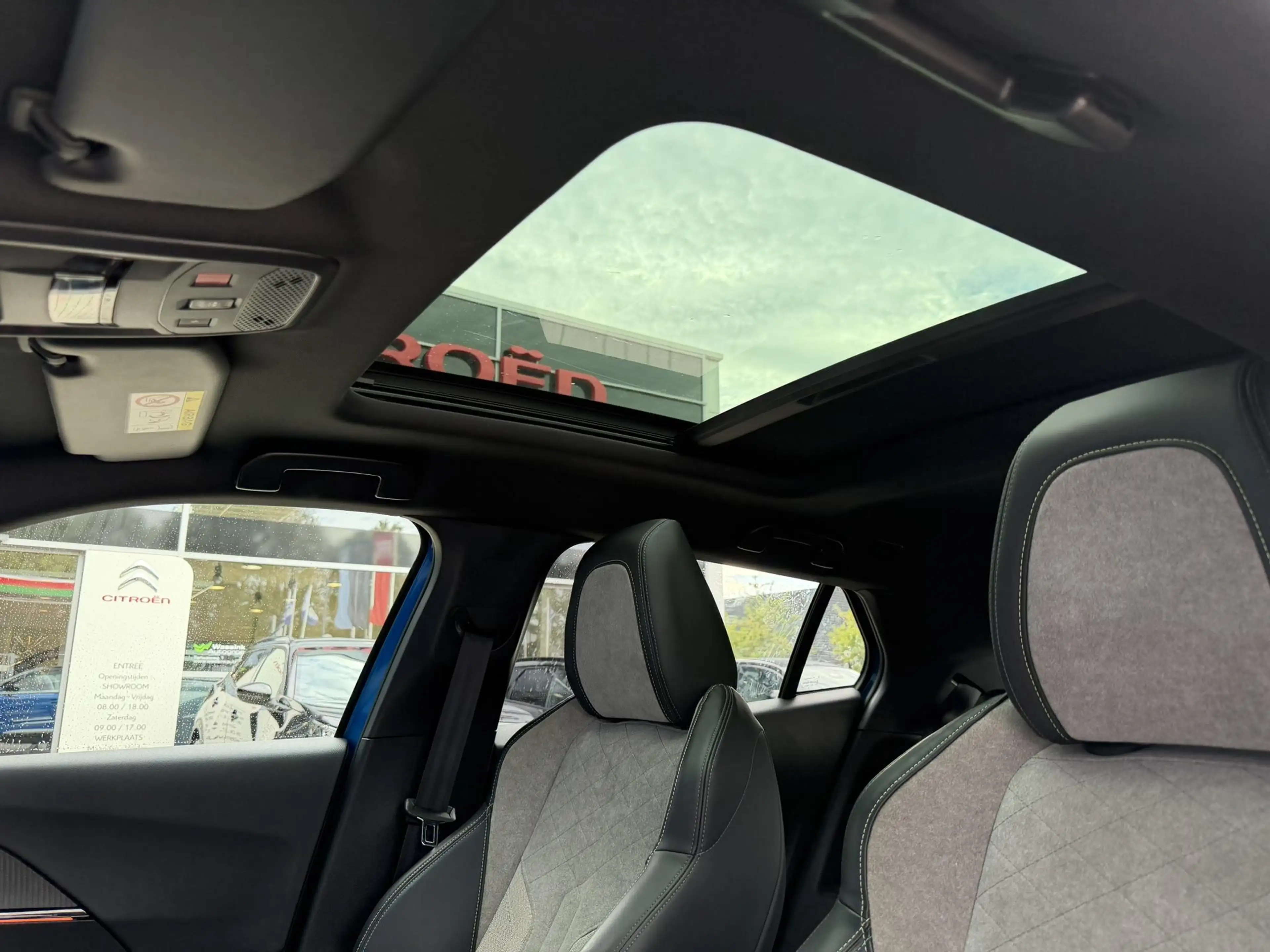 Peugeot e-2008 EV GT Pack 50 kWh | Panorama dak | Stoelverwarming — photo 14