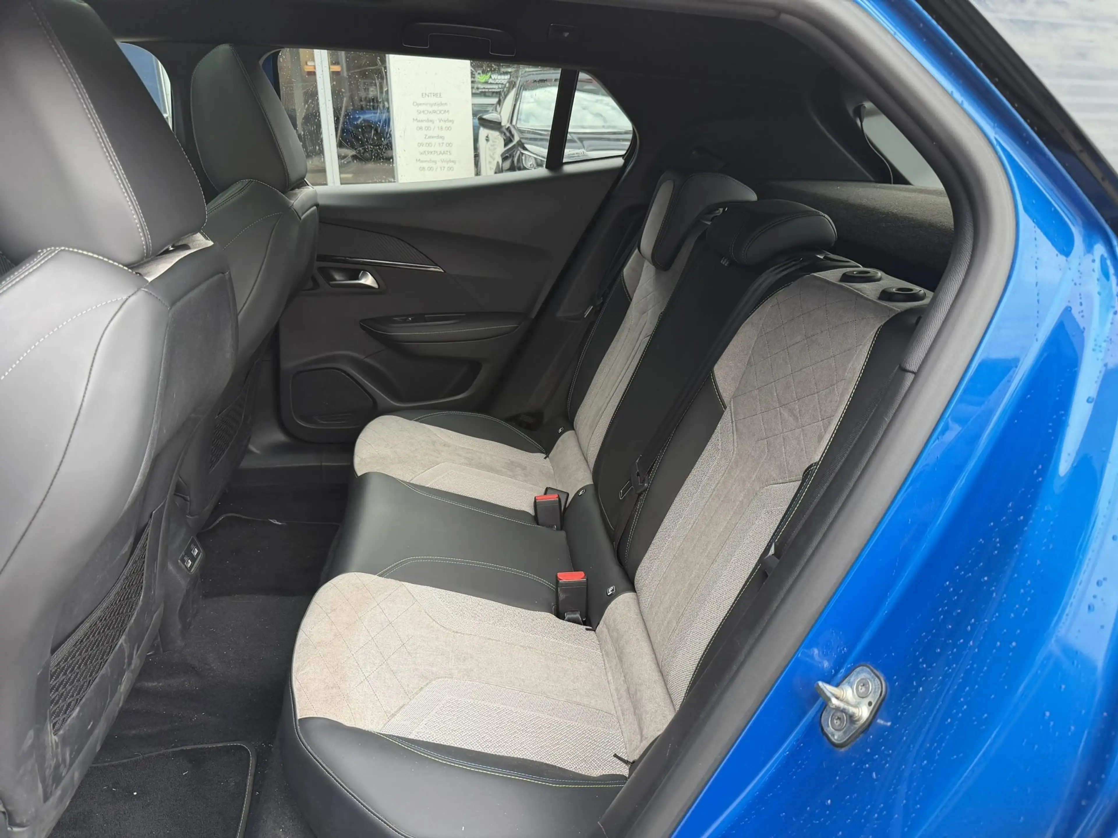 Peugeot e-2008 EV GT Pack 50 kWh | Panorama dak | Stoelverwarming — photo 7