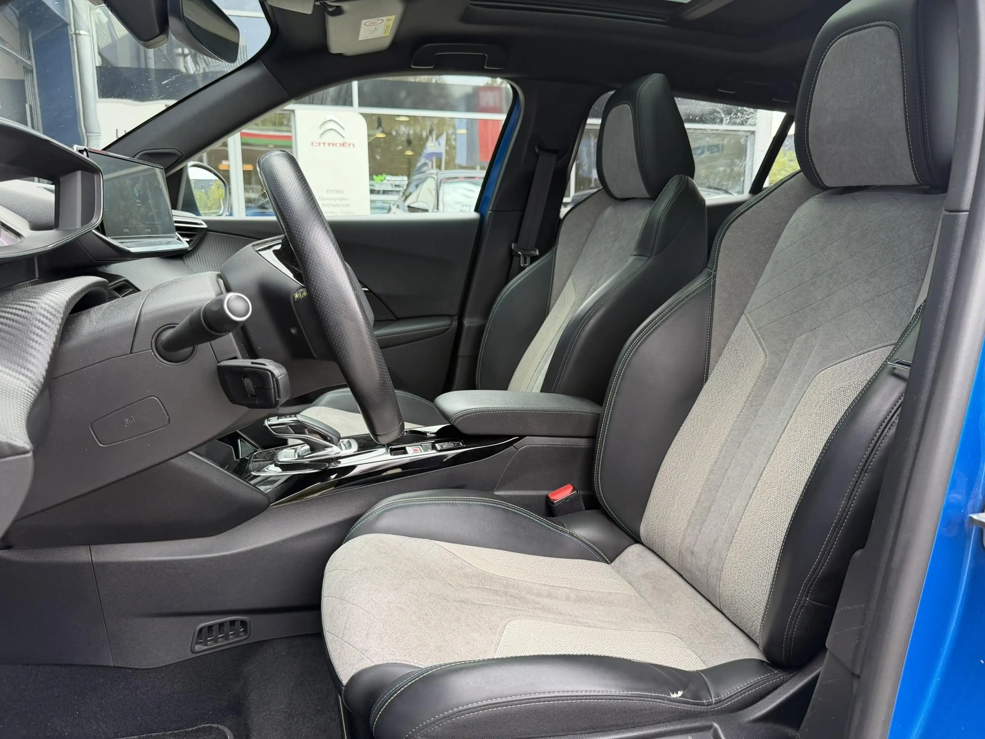 Peugeot e-2008 EV GT Pack 50 kWh | Panorama dak | Stoelverwarming — photo 10