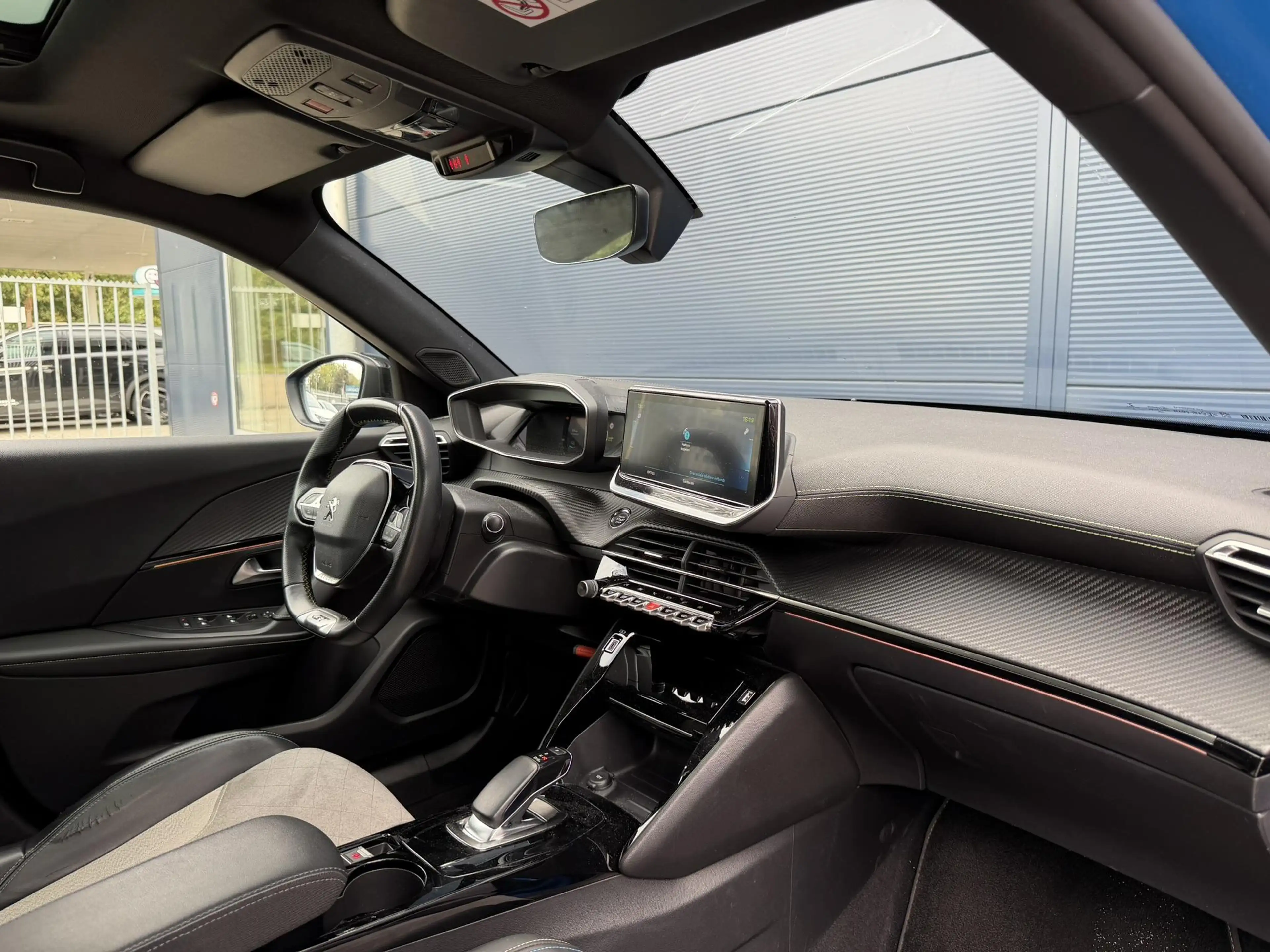Peugeot e-2008 EV GT Pack 50 kWh | Panorama dak | Stoelverwarming — photo 12