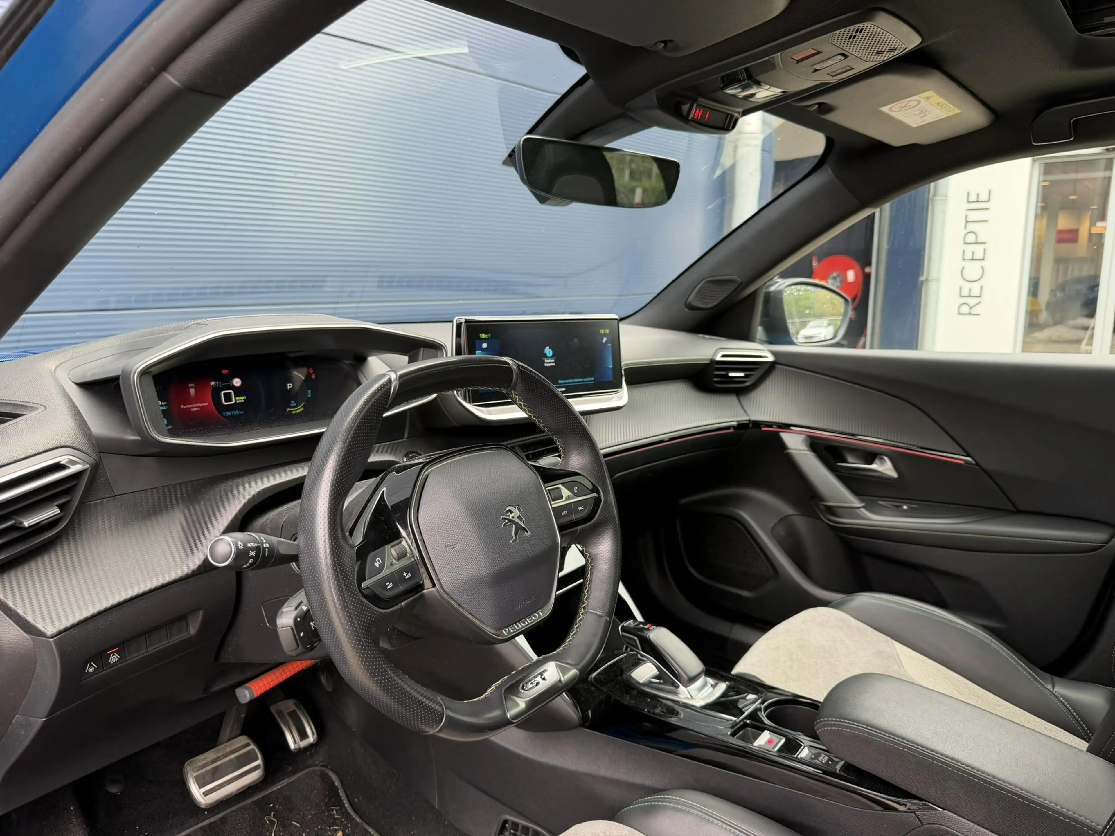 Peugeot e-2008 EV GT Pack 50 kWh | Panorama dak | Stoelverwarming — photo 11