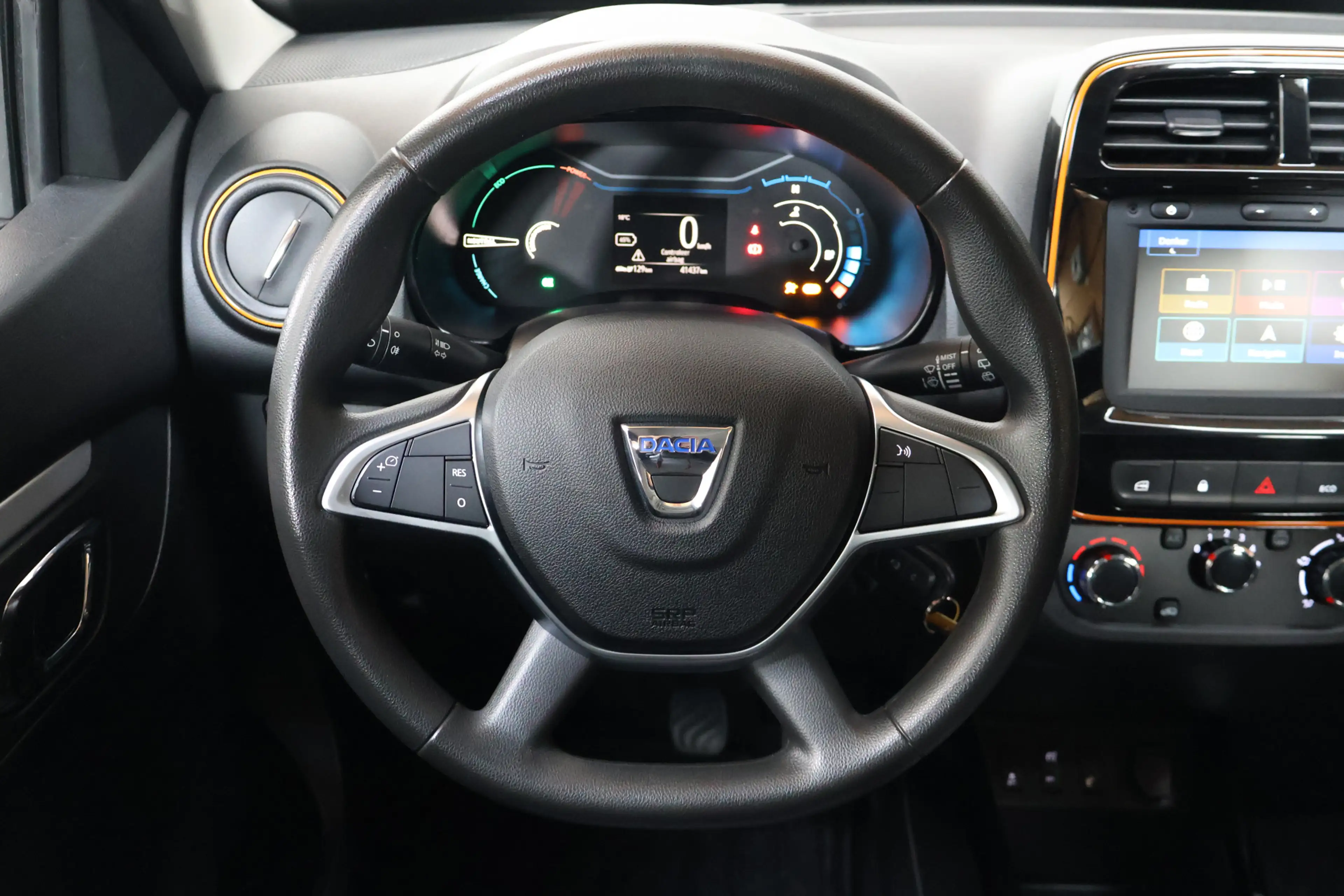 Dacia Spring Comfort Plus 27 kWh | Camera | Leder | Dab | SoH — photo 16