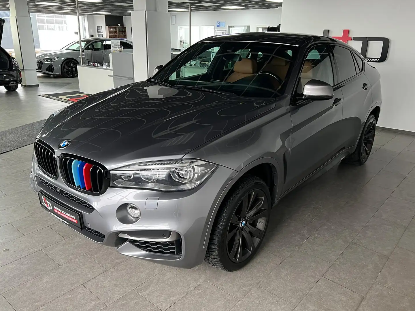 BMW X6 M d Harman-Kardon Soft-Close Sitzbelüftung Grau - 2