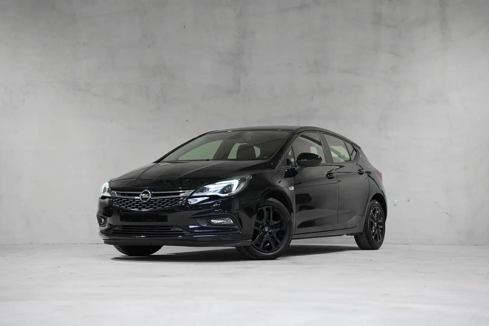 Opel Astra ✖️ APPLE CARPLAY | FULL BLACK | GPS | TVA ✔️ Noir - 1