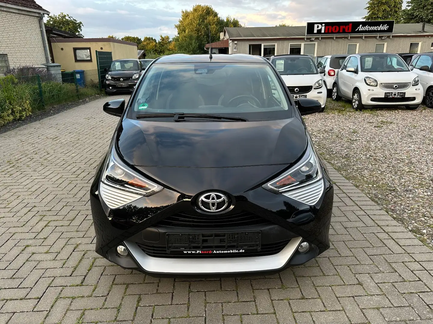 Toyota AYGO X  KAM-DAB-CAR PLAY-SPUR-S.HEIZ-1.HAND-ALU Noir - 2