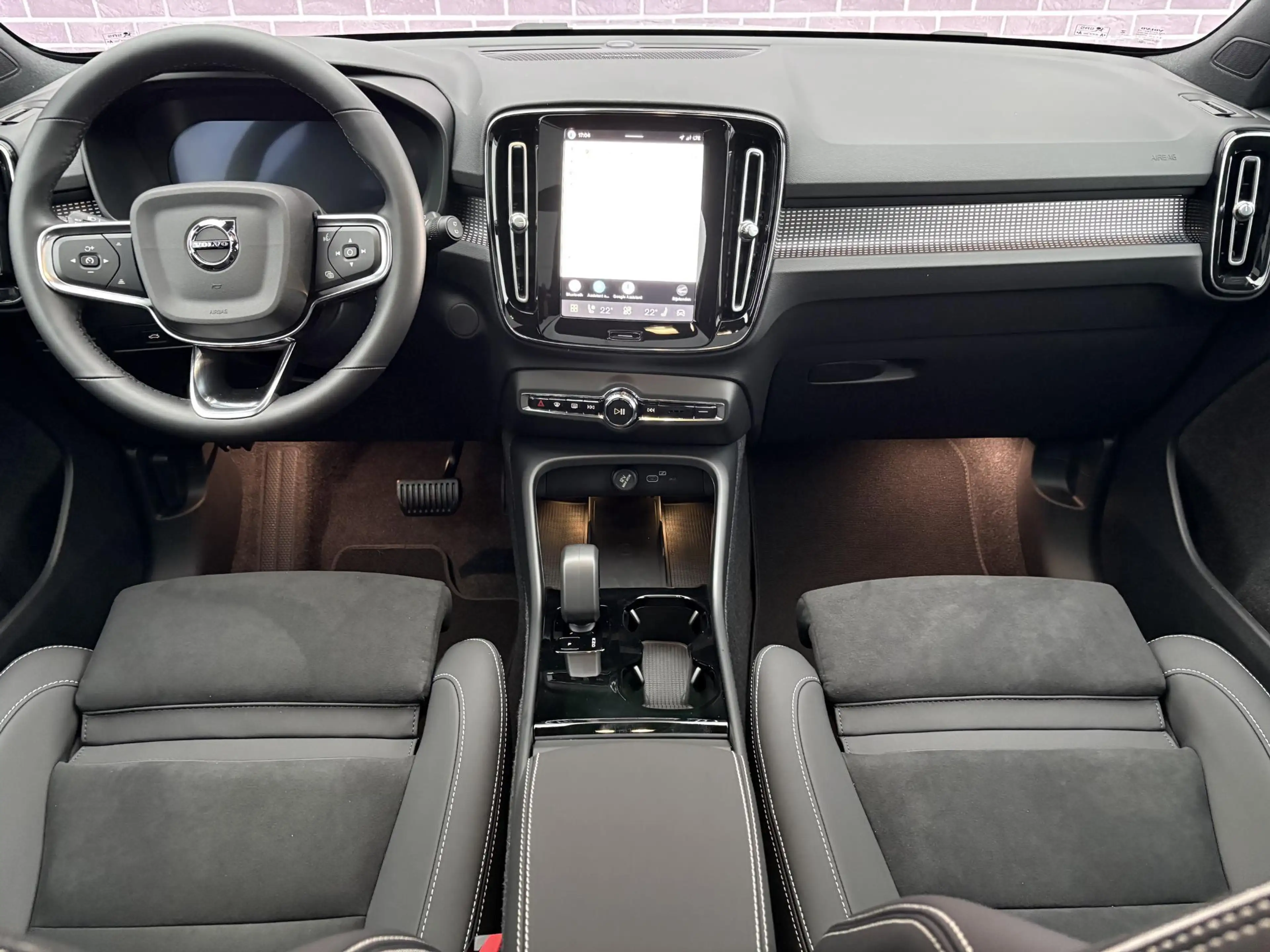 Volvo EX40 Single Motor Extended Range Ultra Black Edition | — photo 4