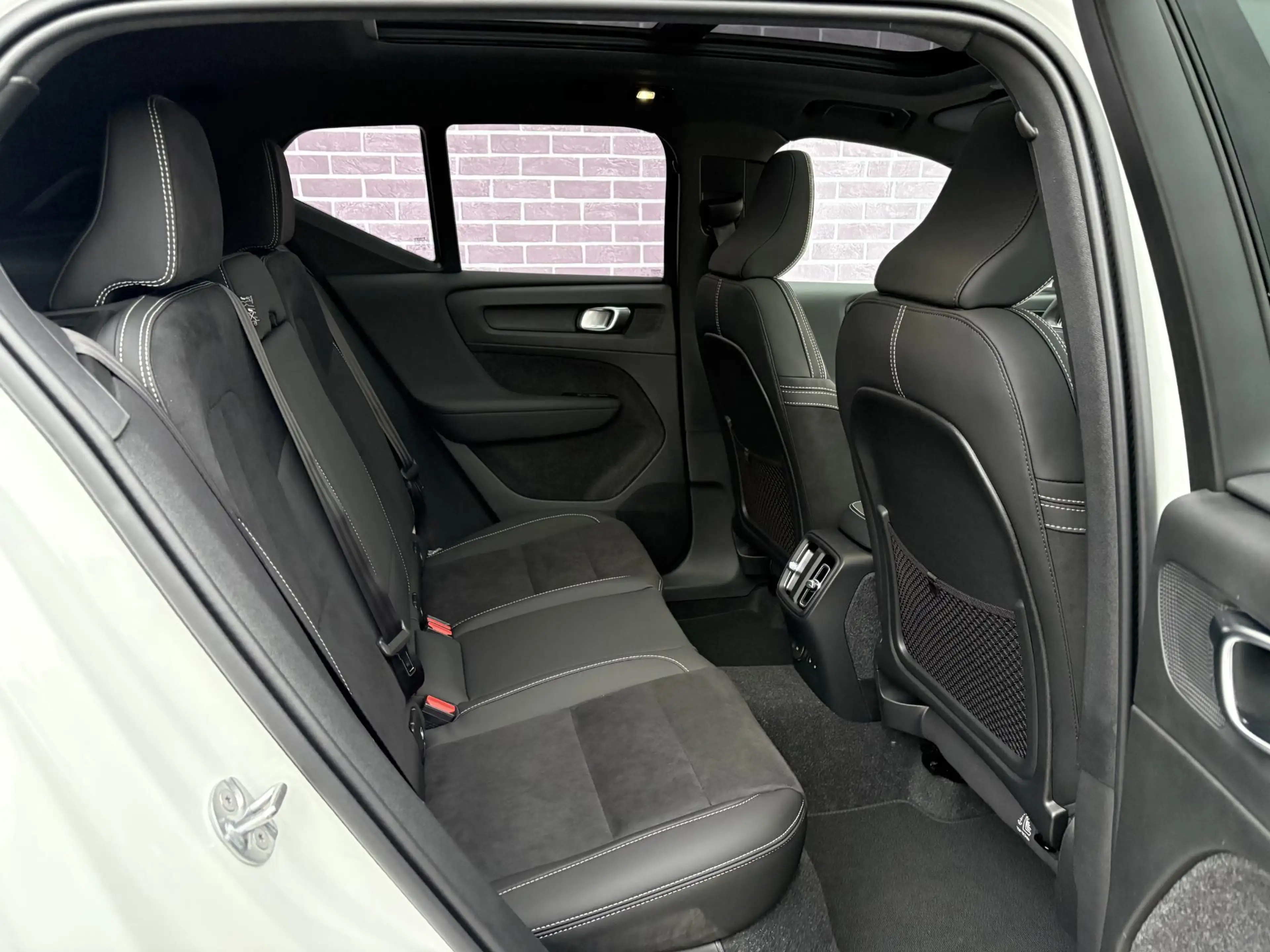 Volvo EX40 Single Motor Extended Range Ultra Black Edition | — photo 7