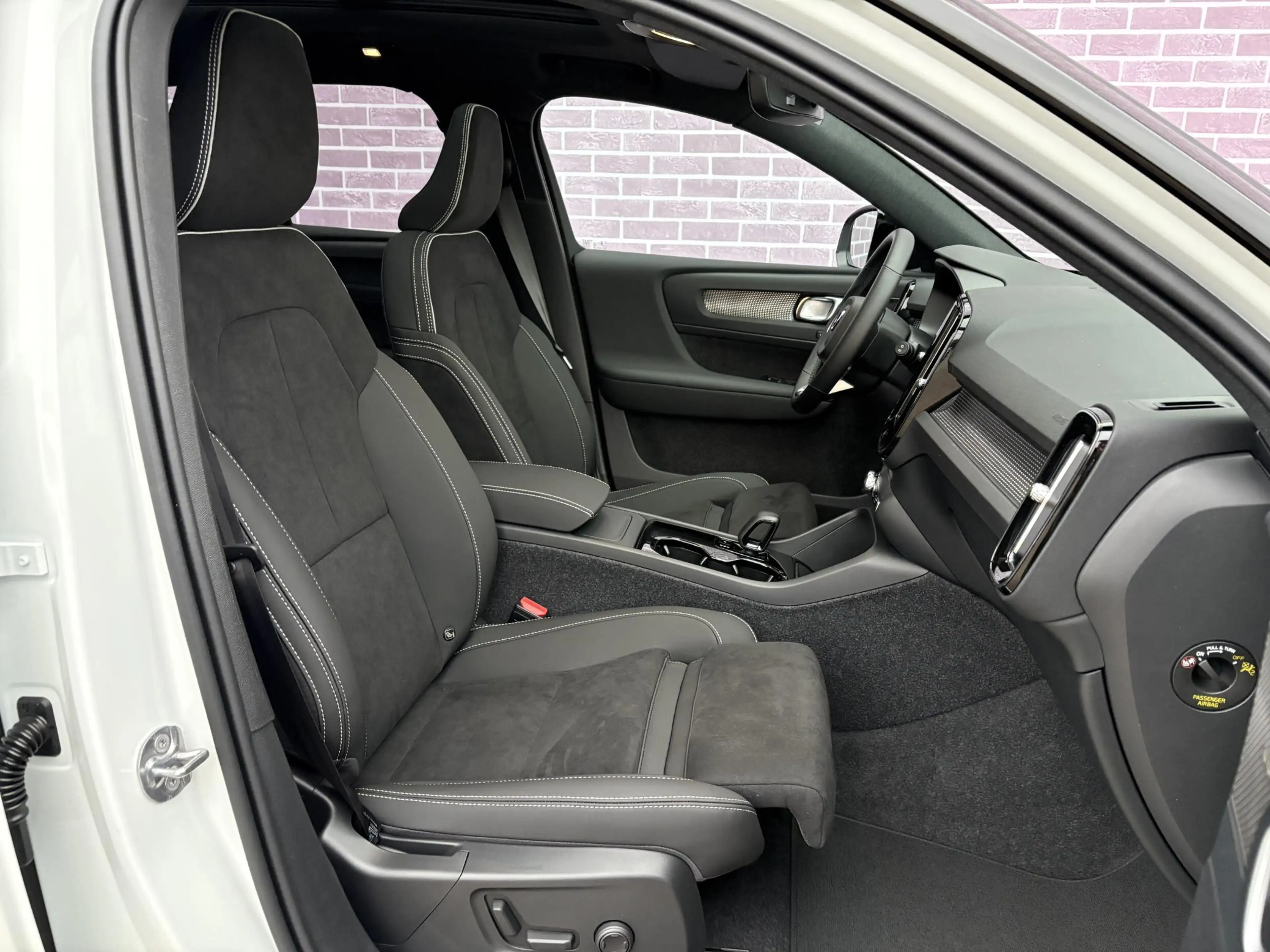 Volvo EX40 Single Motor Extended Range Ultra Black Edition | — photo 6
