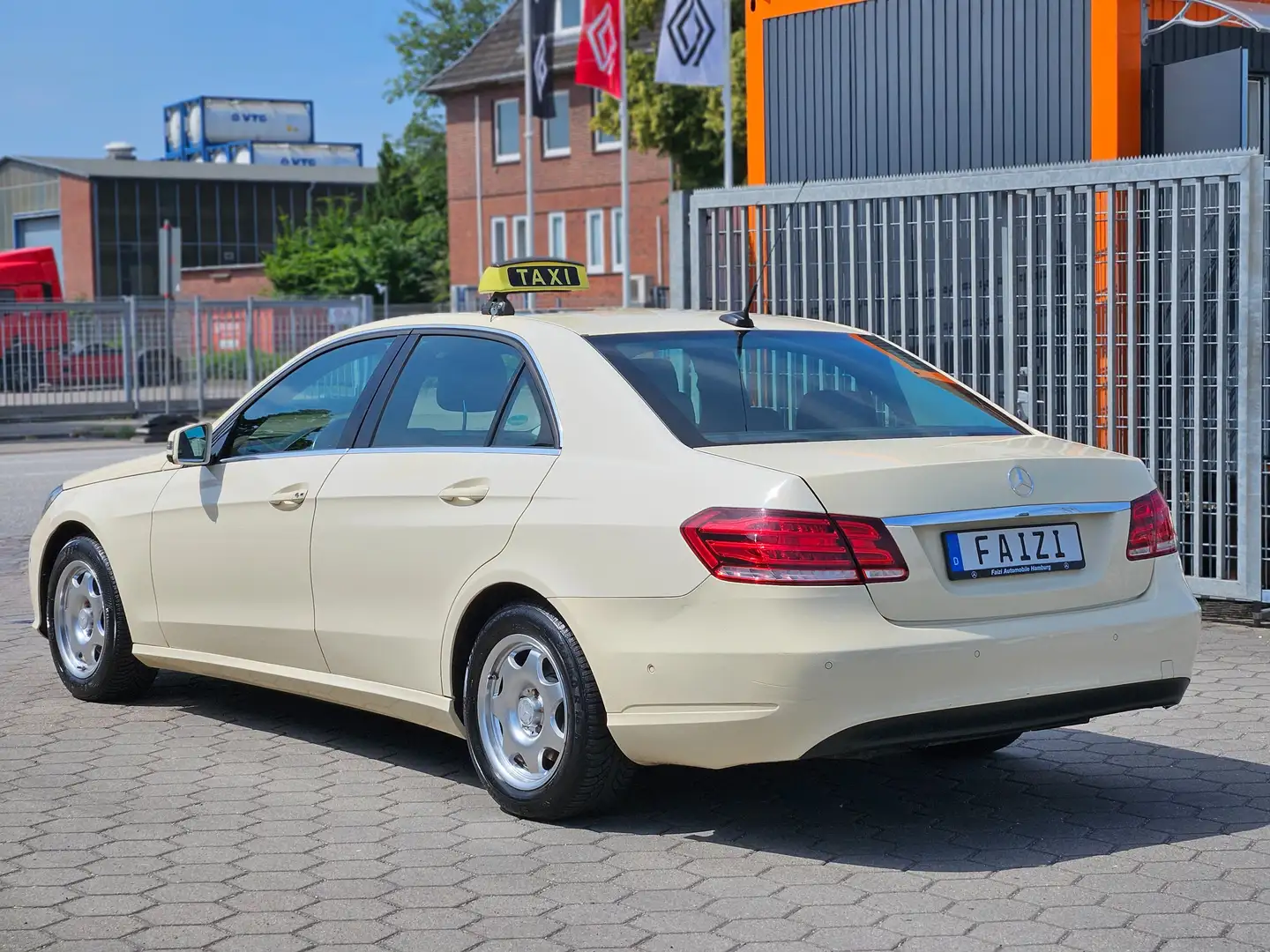 Mercedes-Benz E 200 CDI 7G-TRONIC Beige - 2