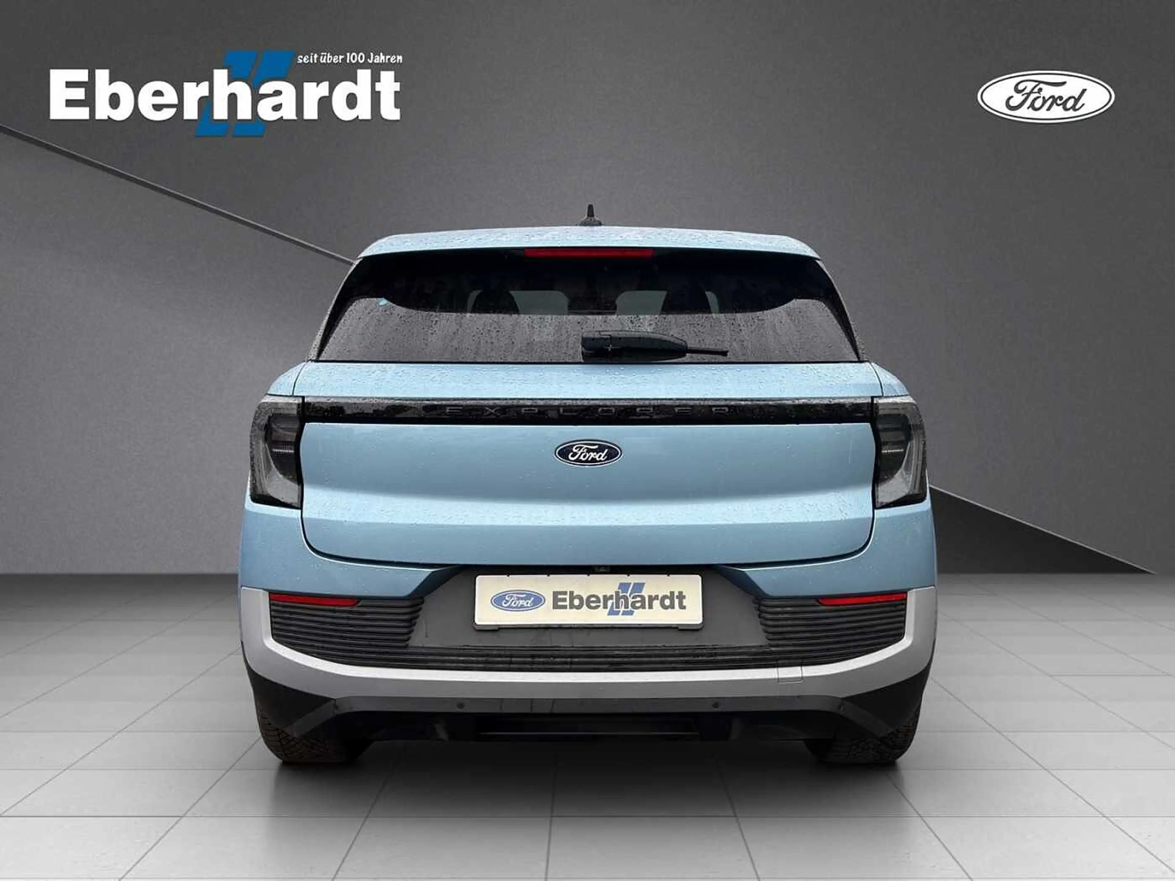 Ford Explorer Select RWD — photo 4