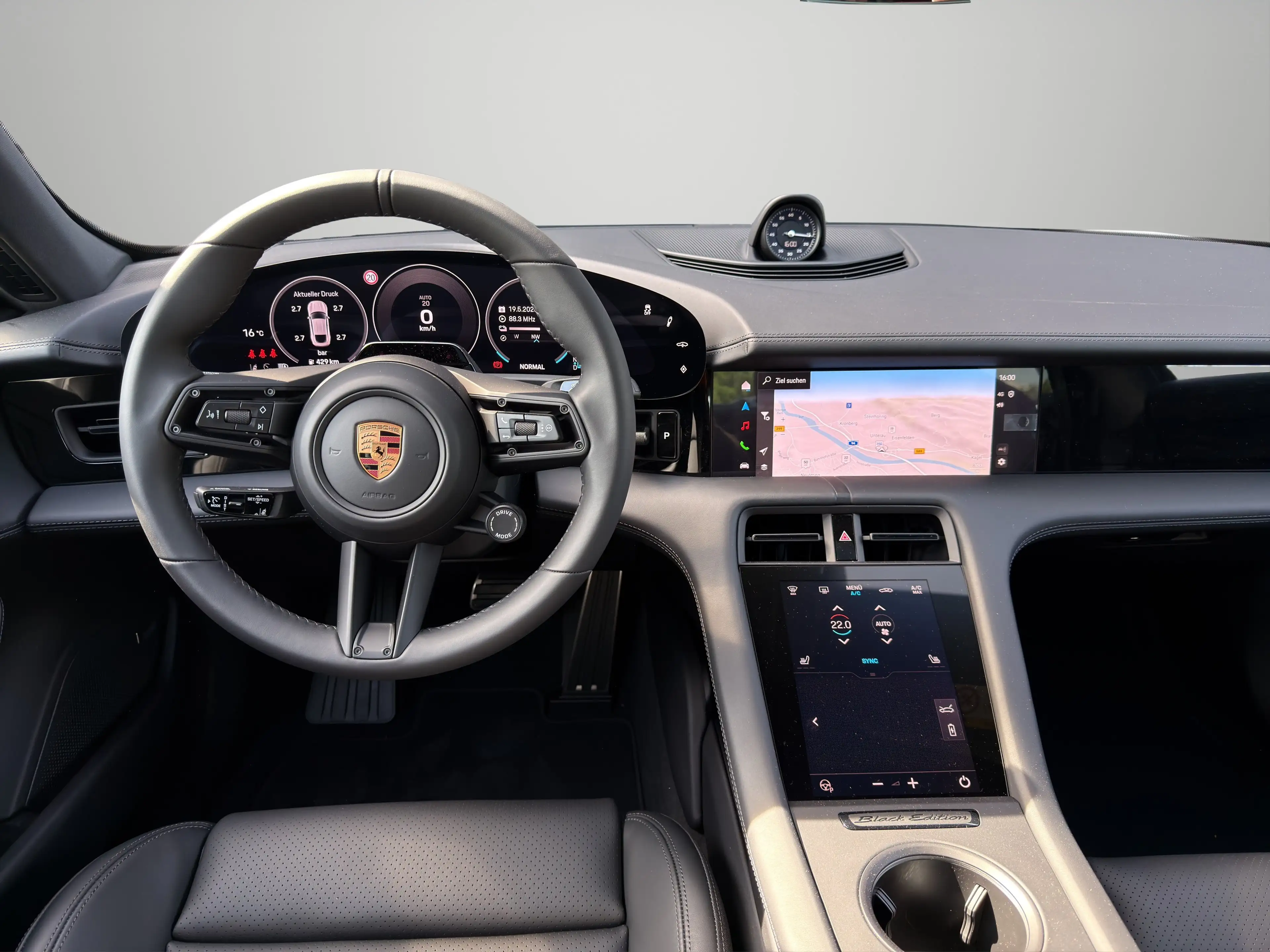 Porsche Taycan 4 Black Edition | InnoDrive | Privacy | — photo 10