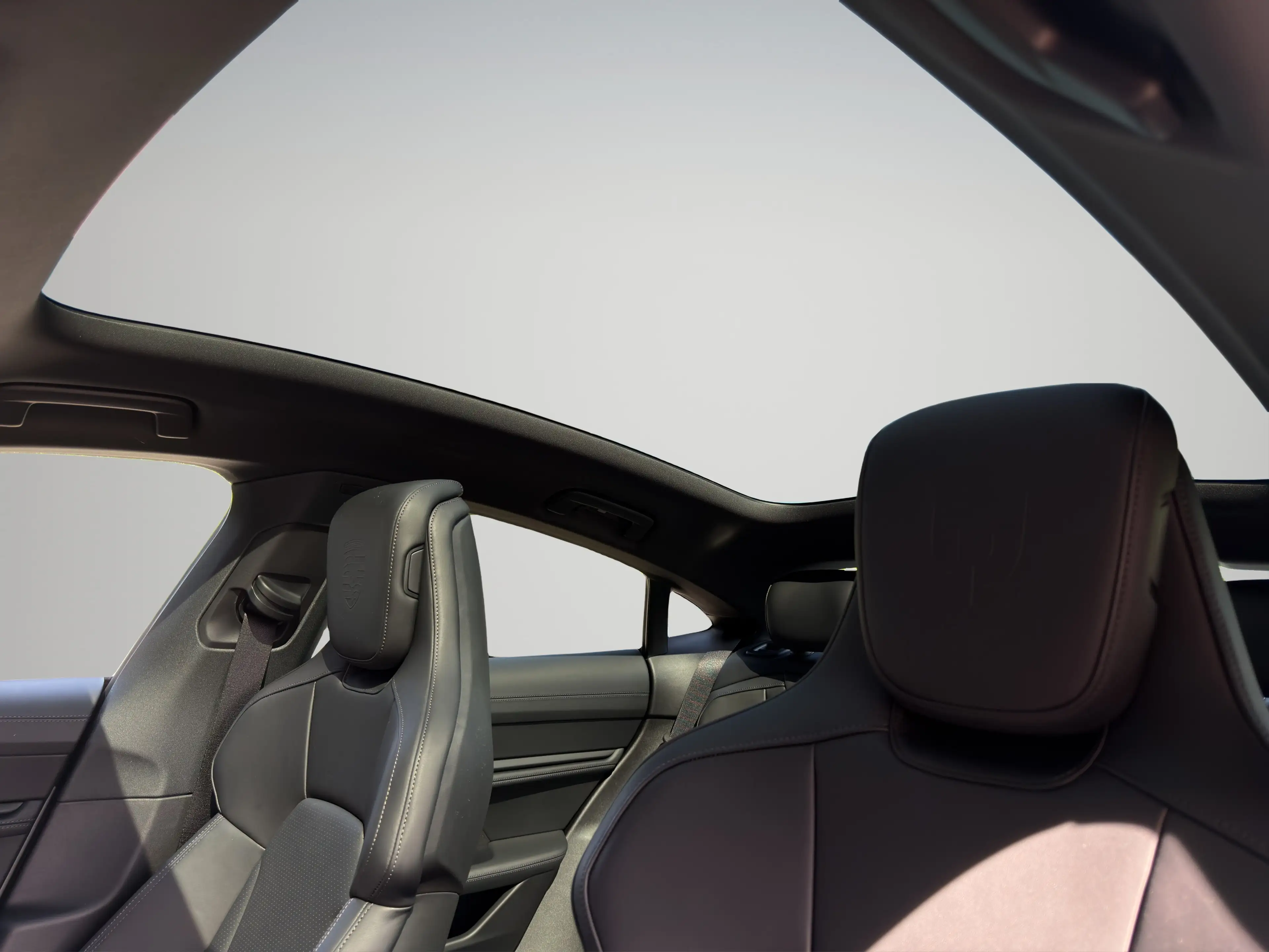 Porsche Taycan 4 Black Edition | InnoDrive | Privacy | — photo 11