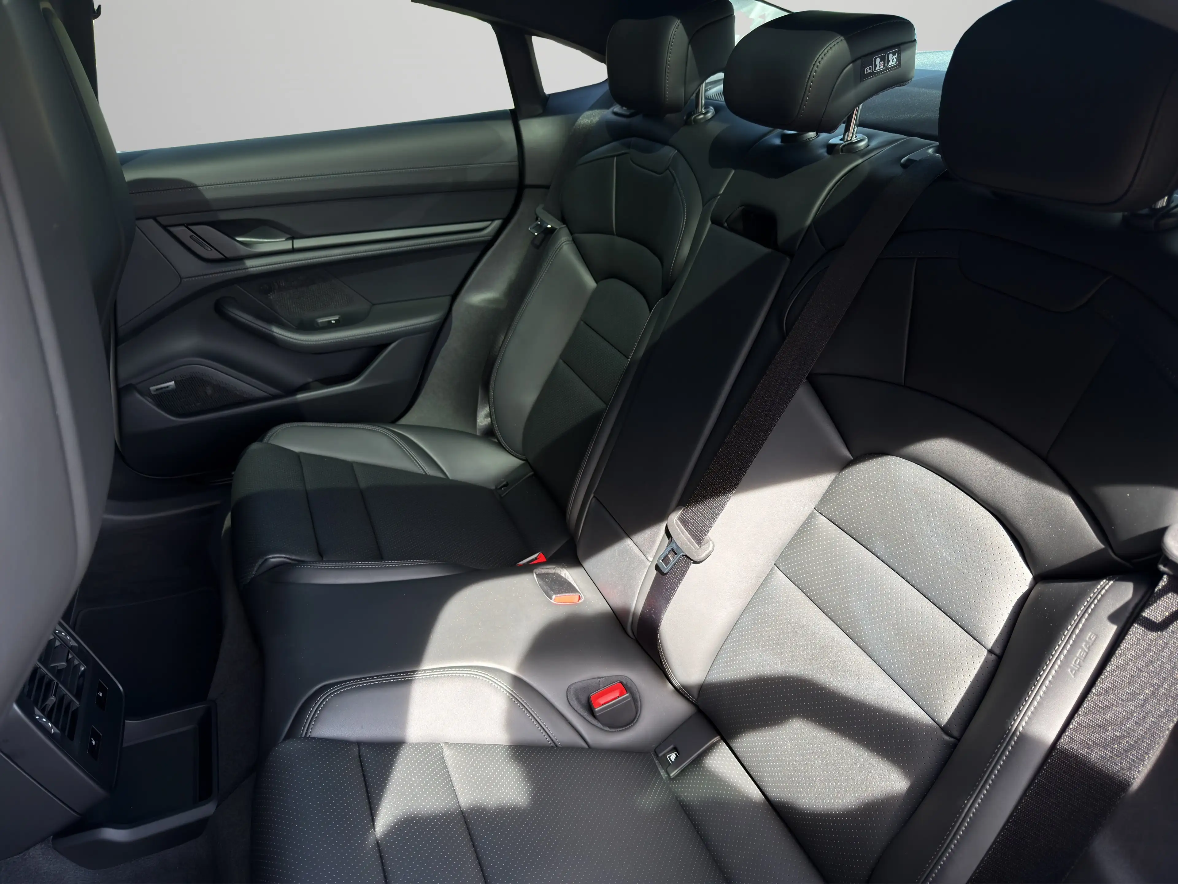Porsche Taycan 4 Black Edition | InnoDrive | Privacy | — photo 12
