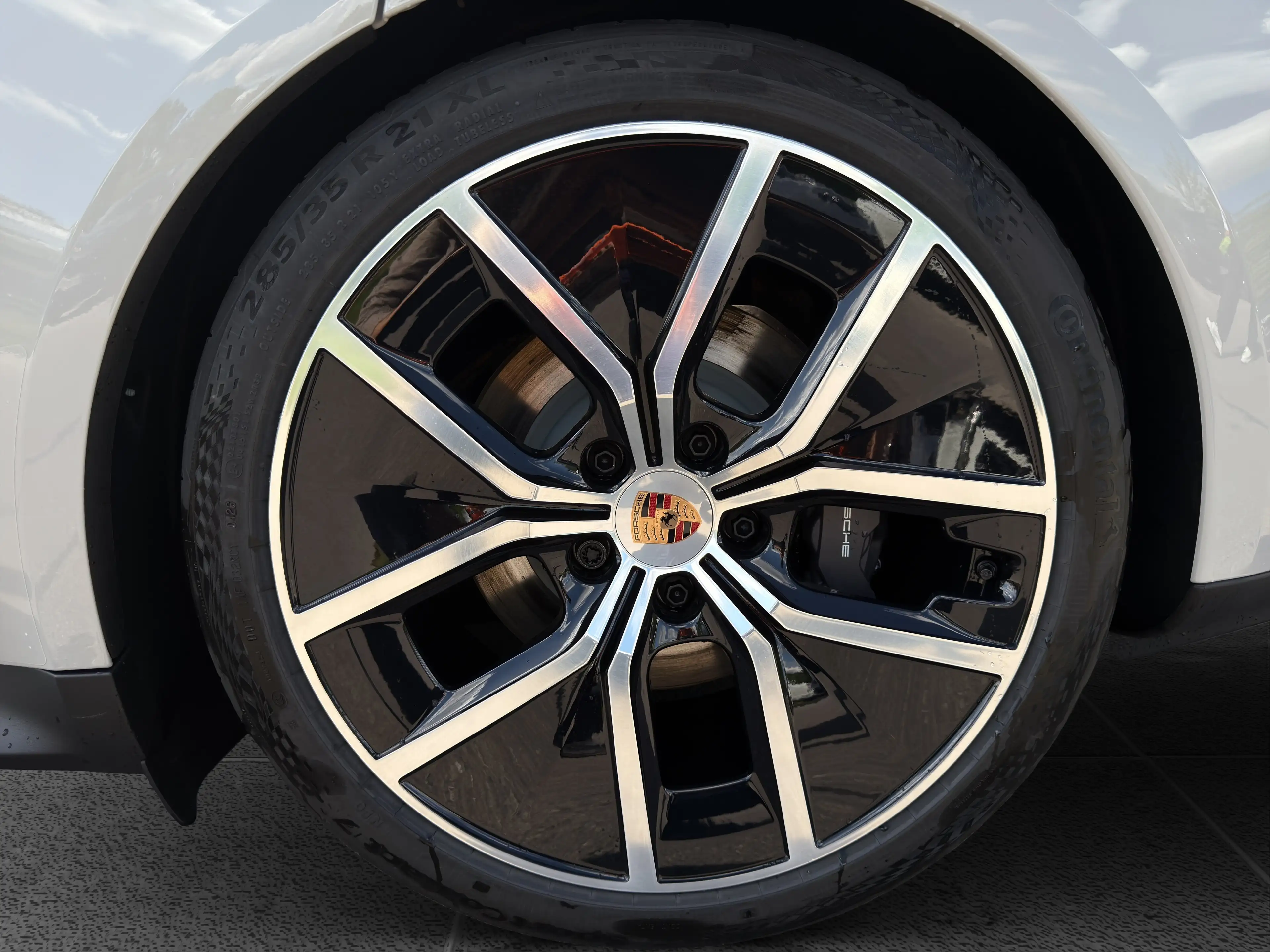 Porsche Taycan 4 Black Edition | InnoDrive | Privacy | — photo 8