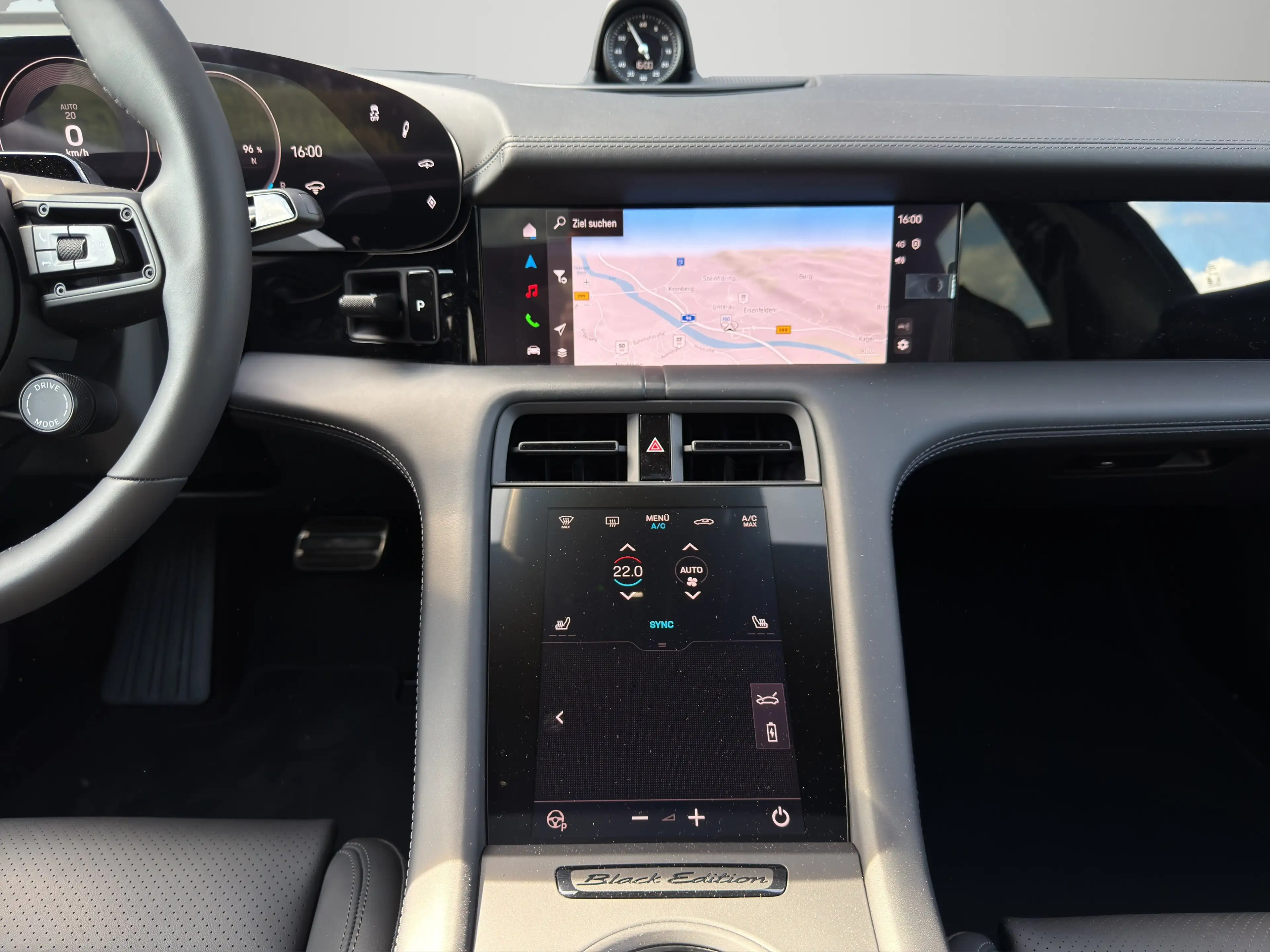 Porsche Taycan 4 Black Edition | InnoDrive | Privacy | — photo 15