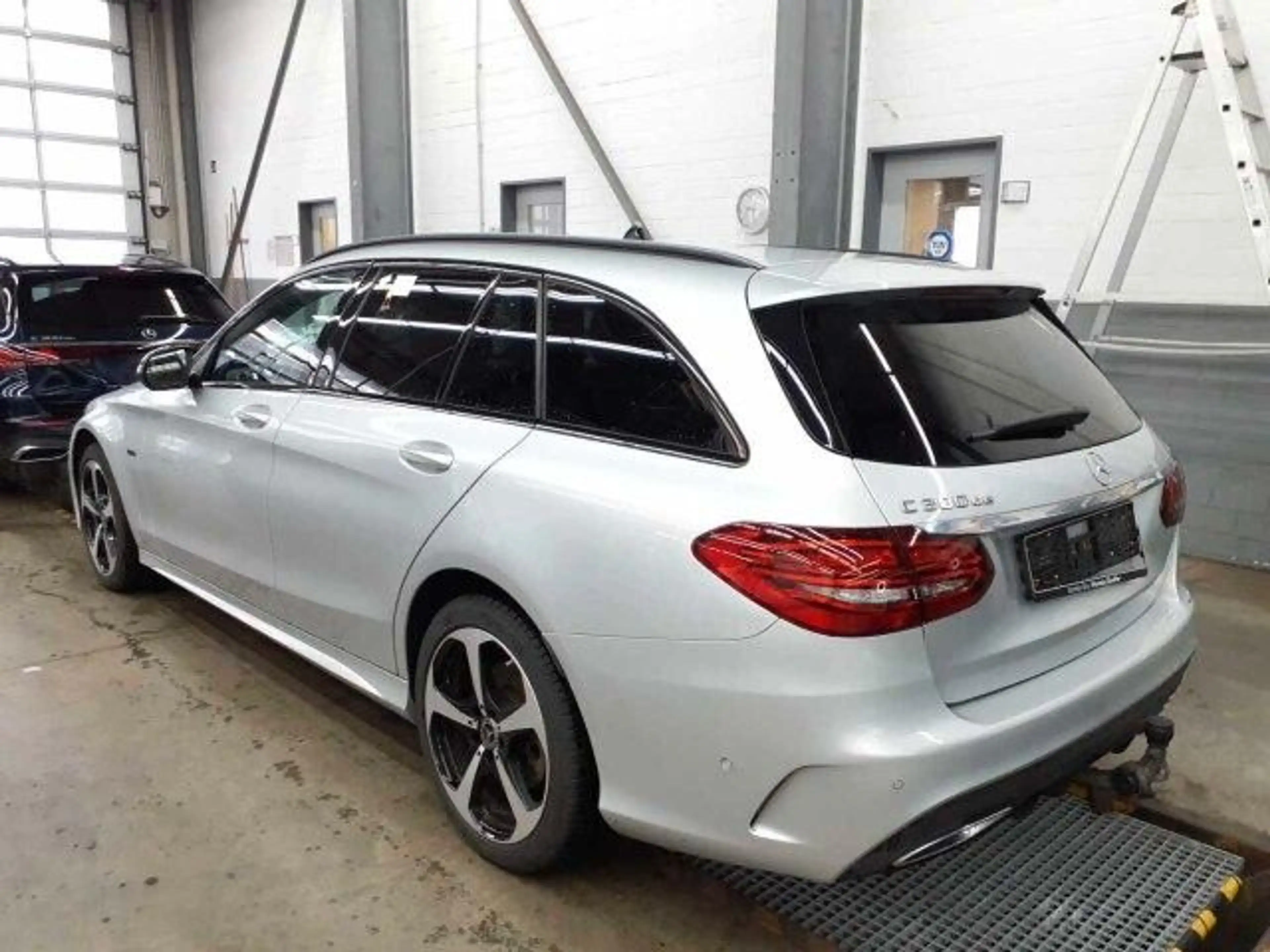 Mercedes-Benz C 300 de T AMG Line AHK*ACC*WIDE*KAM*MBEAM*BURM — photo 2