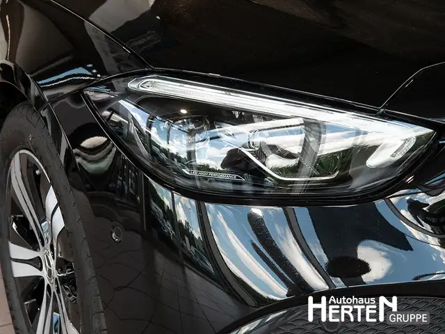 Mercedes-Benz C-Class view 13