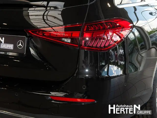 Mercedes-Benz C-Class view 14