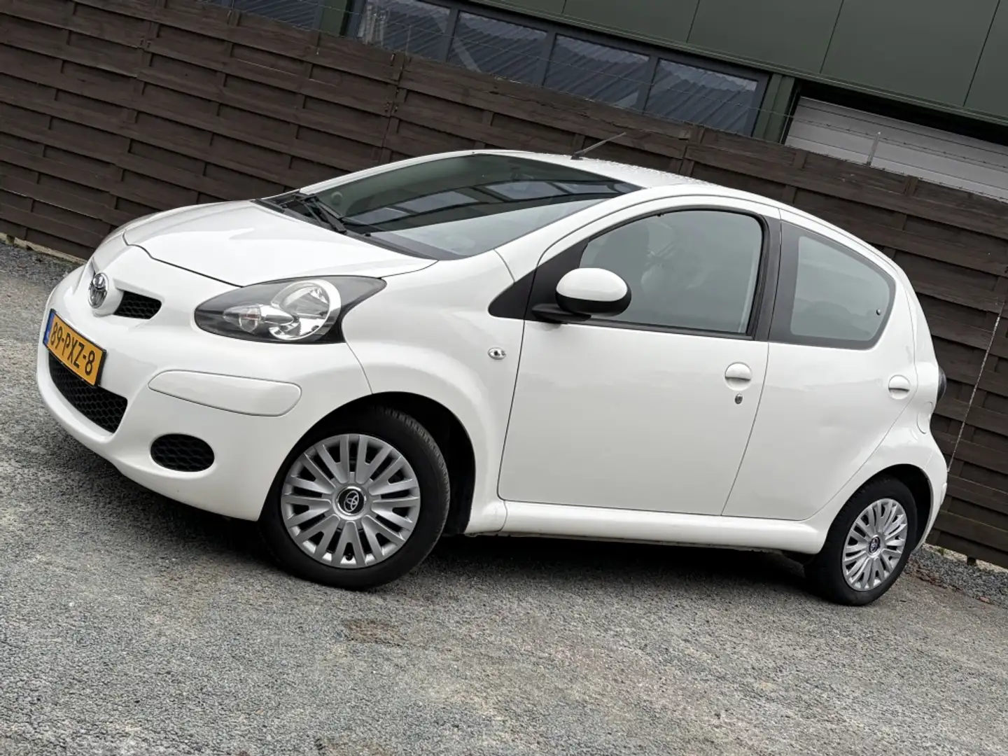 Toyota Aygo 1.0-12V Comfort Navigation / Automaat / PDC / EL-r Wit - 2