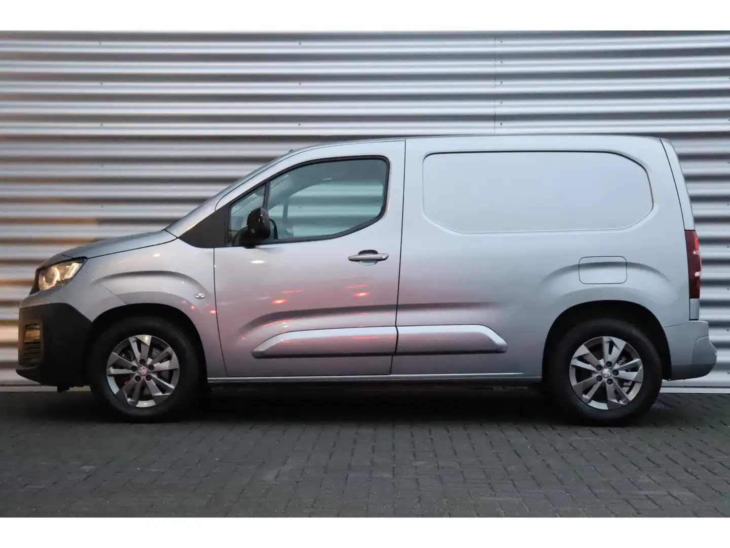 Peugeot Partner e-Partner 50KWH 136PK L1H1 ASPHALT AUTOMAAT / NAVI Grijs - 2