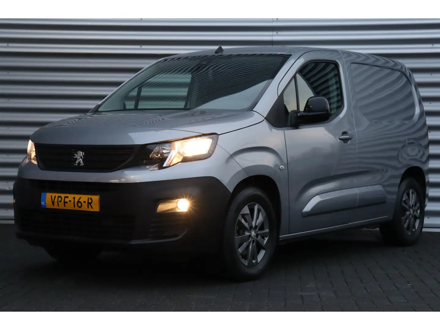 Peugeot Partner e-Partner 50KWH 136PK L1H1 ASPHALT AUTOMAAT / NAVI Grijs - 1