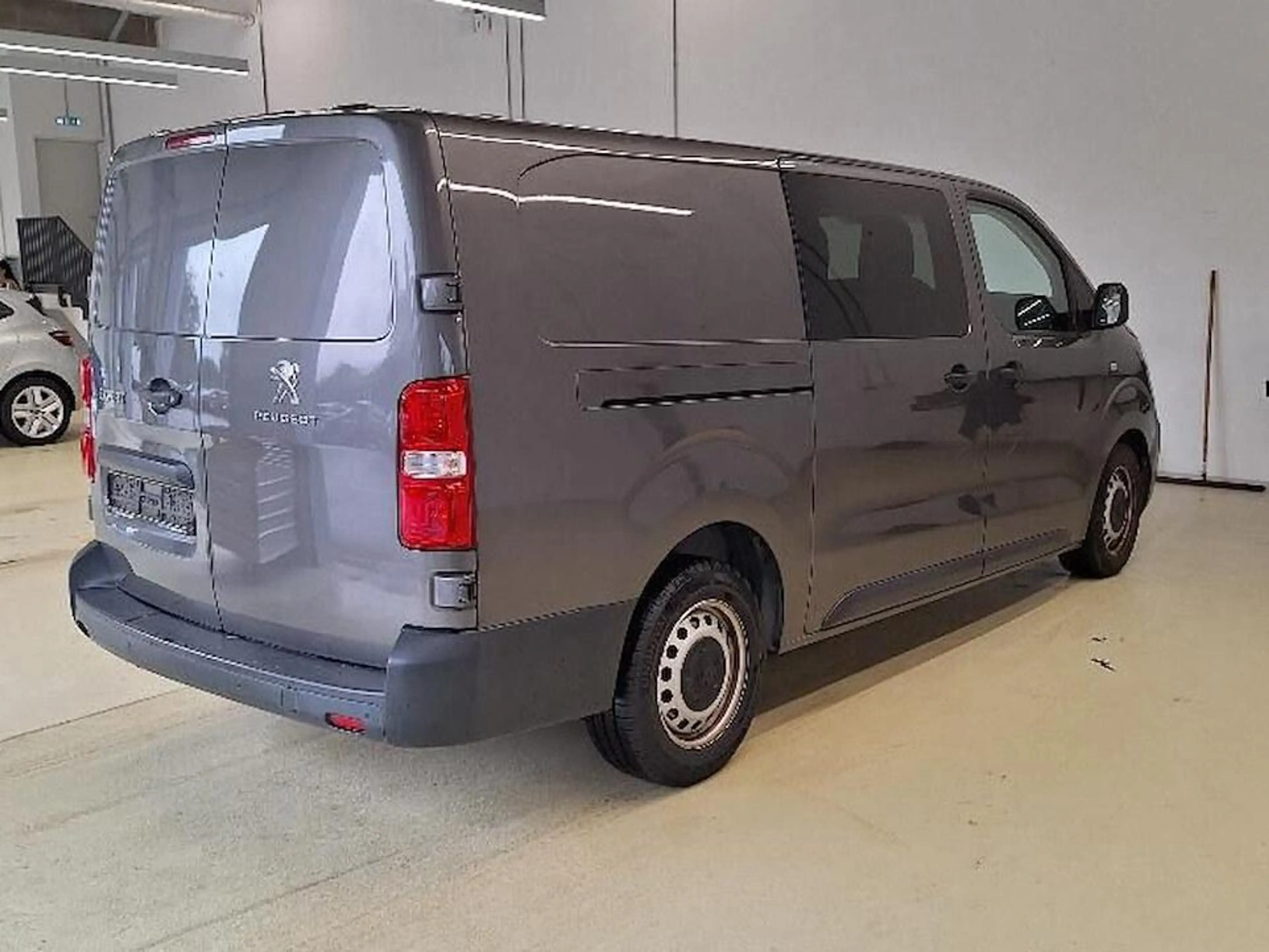 Peugeot Expert 2.0 BlueHDI 145 AUTOMAAT DUBBEL CABINE DC — photo 2