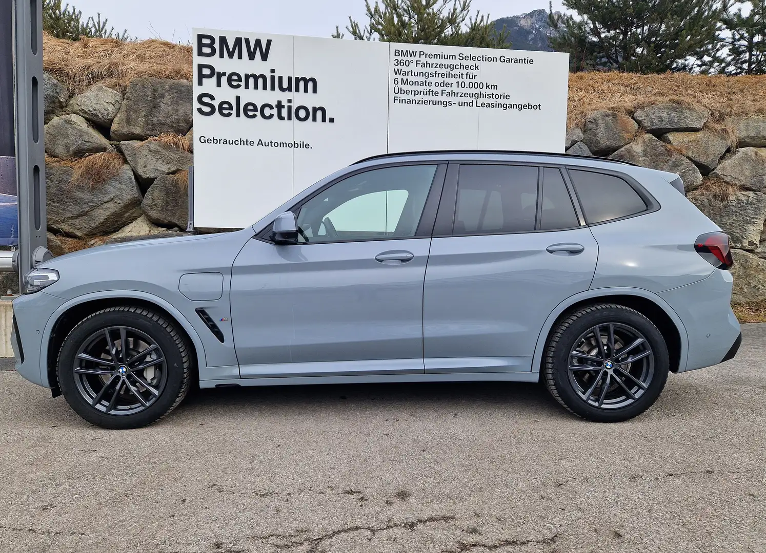 BMW X3 xDrive 30 e M Sport Grau - 2