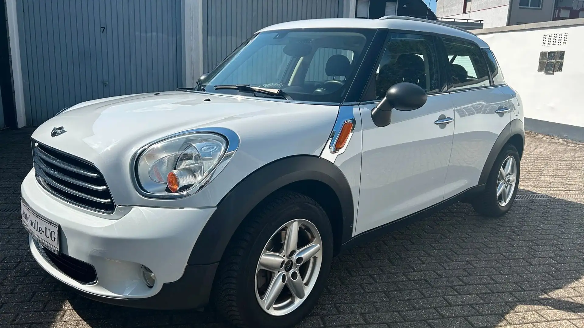 MINI One Countryman Weiß - 1